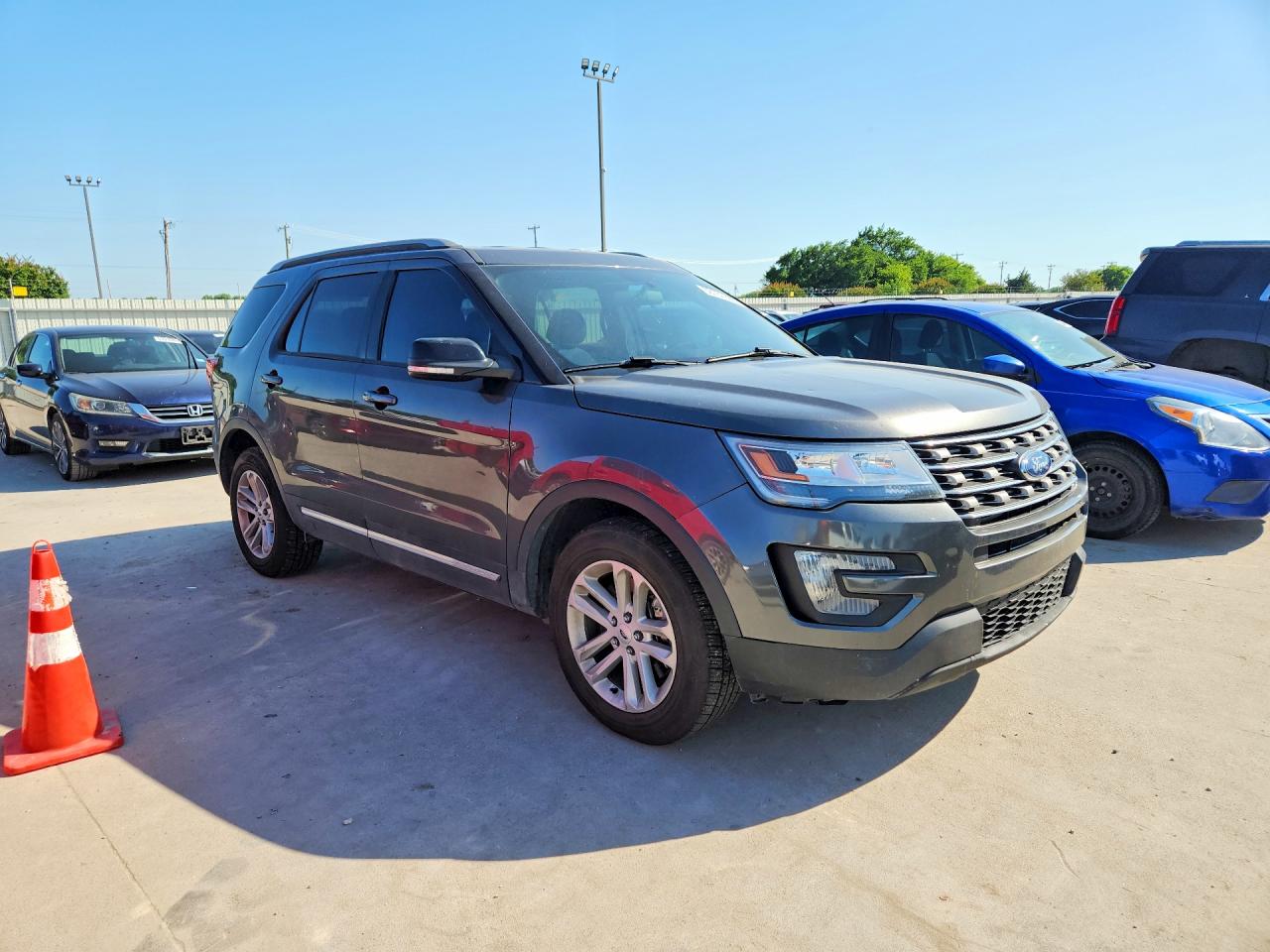 2017 FORD EXPLORER XLT photo 7