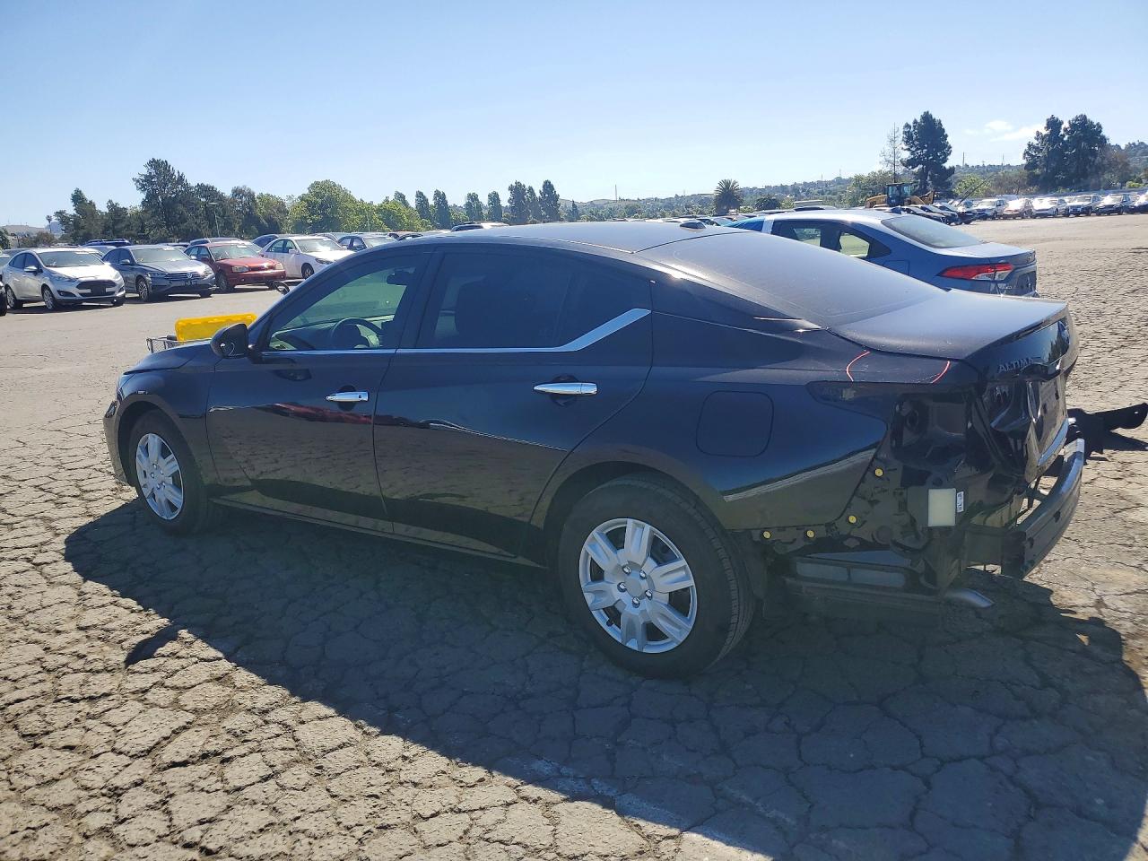2025 NISSAN ALTIMA photo 2
