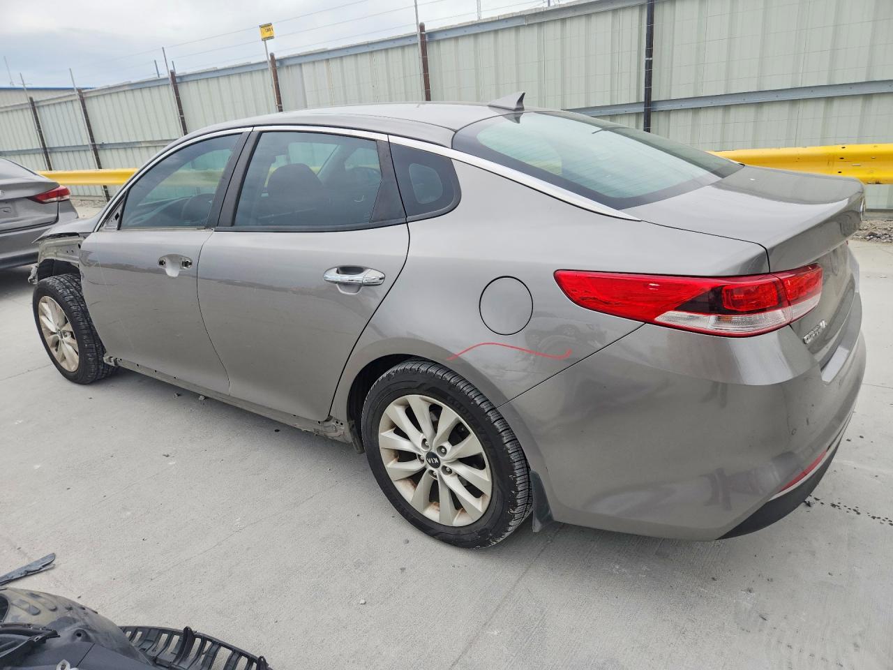 2018 KIA OPTIMA LX photo 4