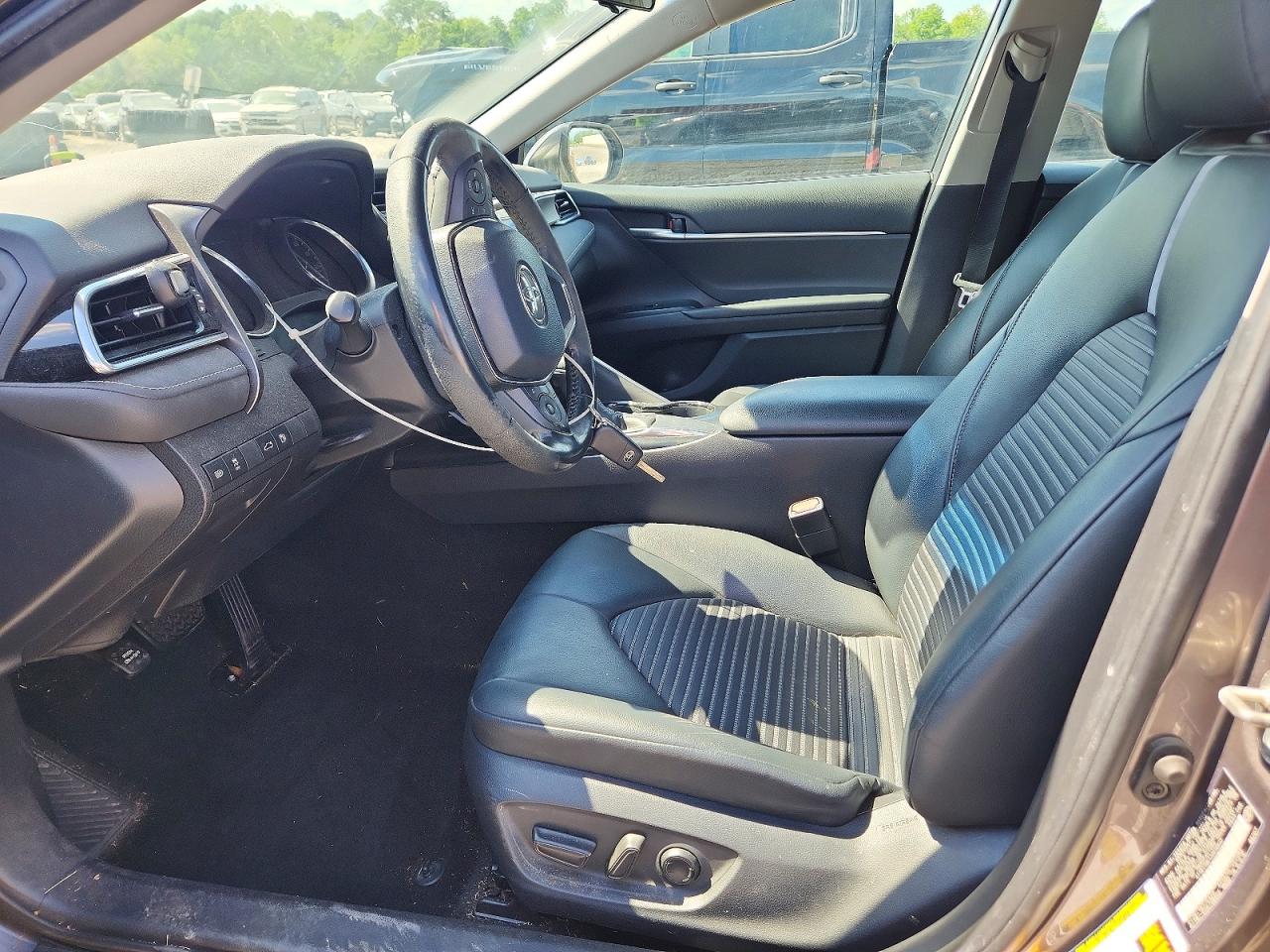 2018 TOYOTA CAMRY SE photo 13
