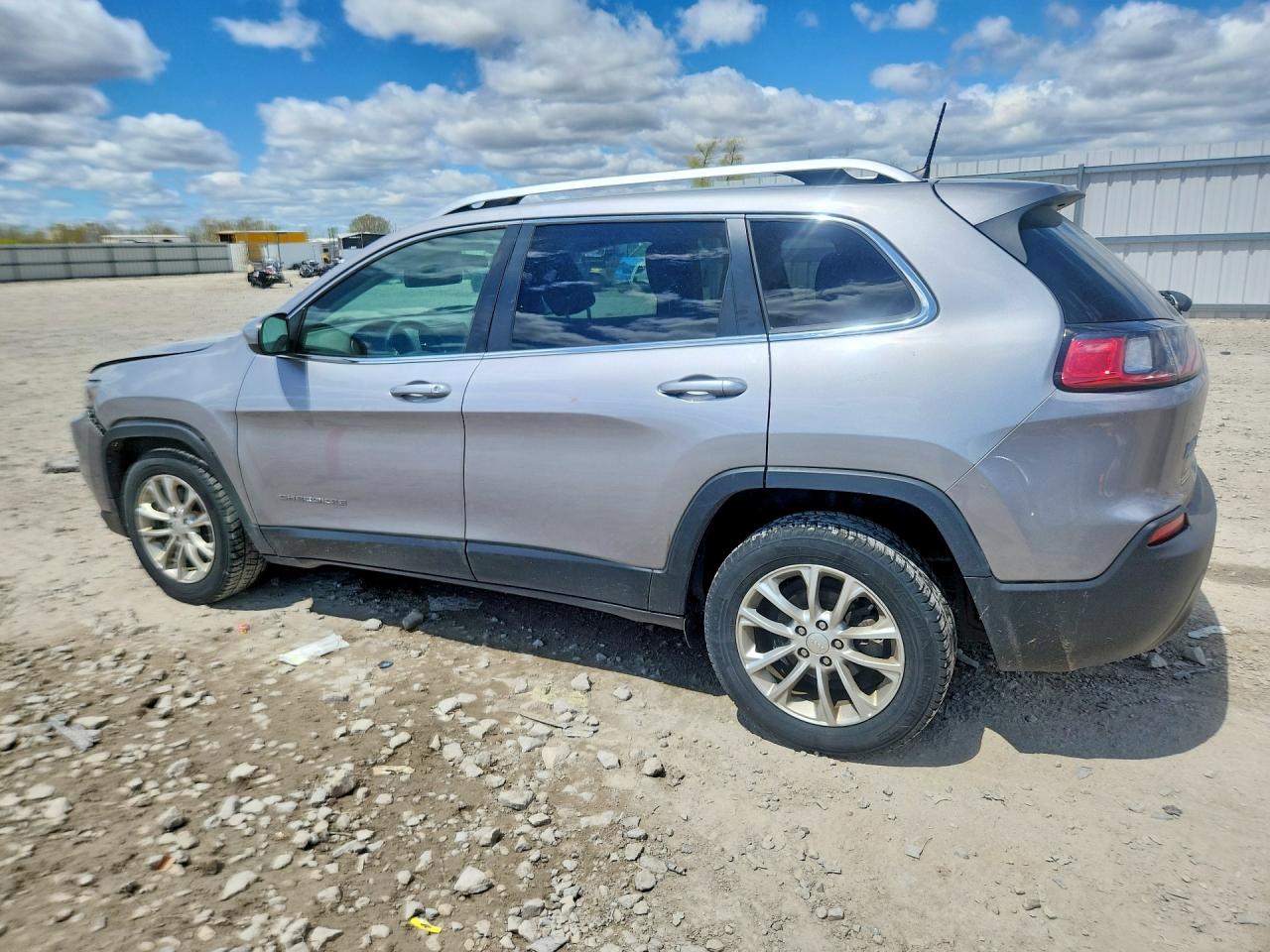 2019 JEEP CHEROKEE LATITUDE photo 3
