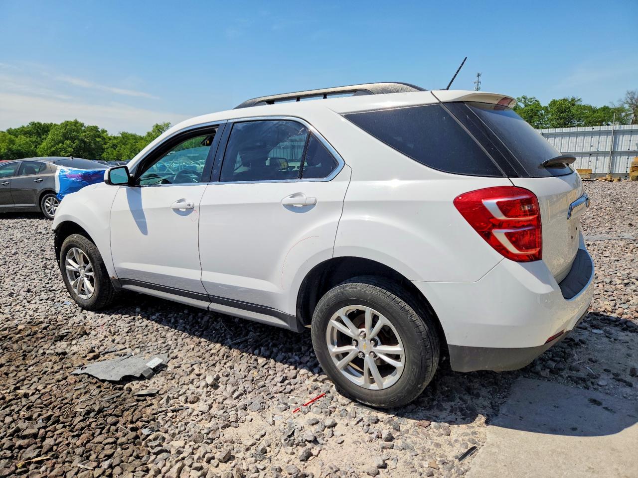 2017 CHEVROLET EQUINOX LT photo 3