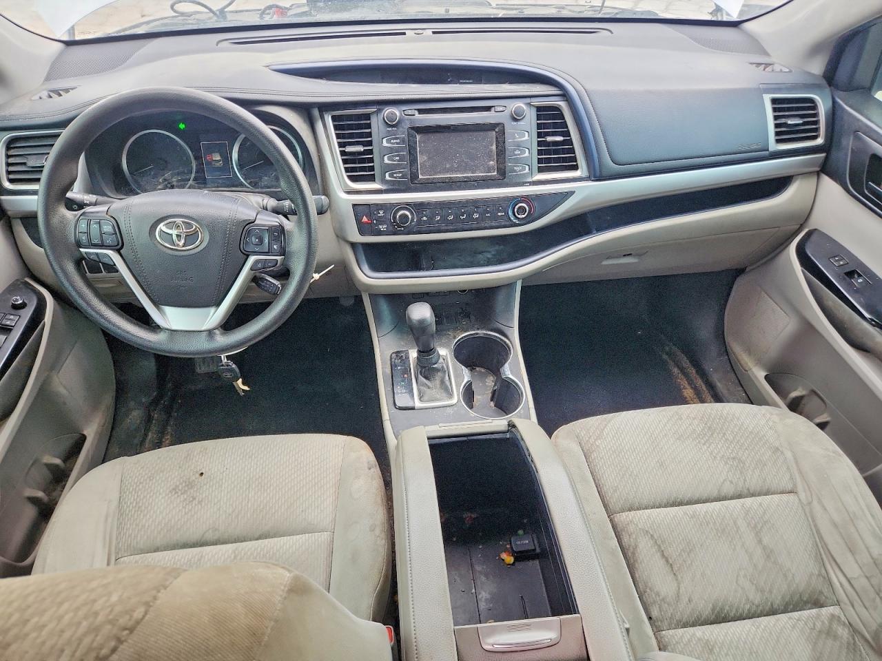 2019 TOYOTA HIGHLANDER LE photo 8
