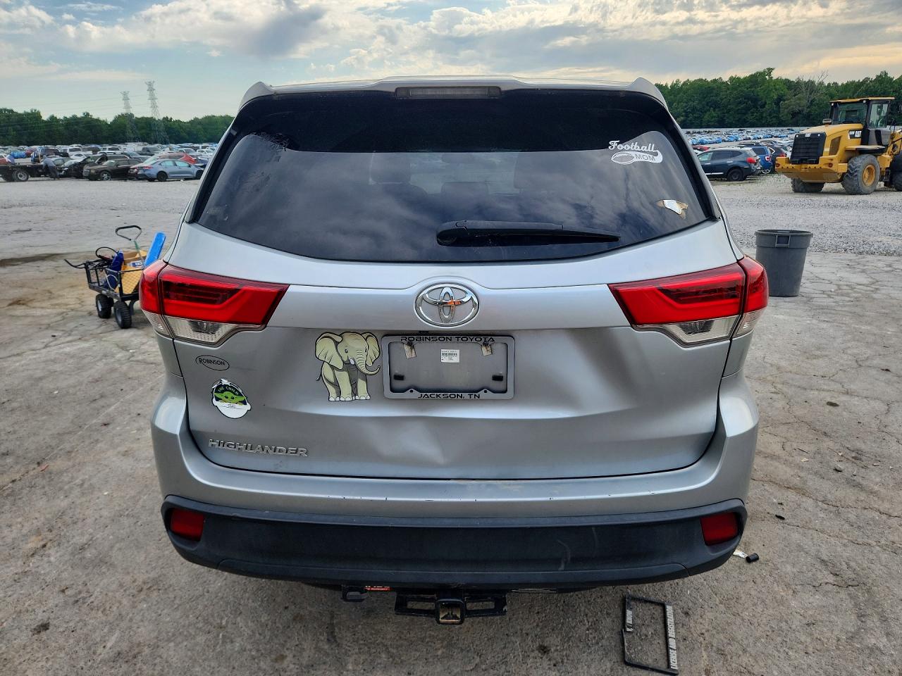 2019 TOYOTA HIGHLANDER LE photo 6