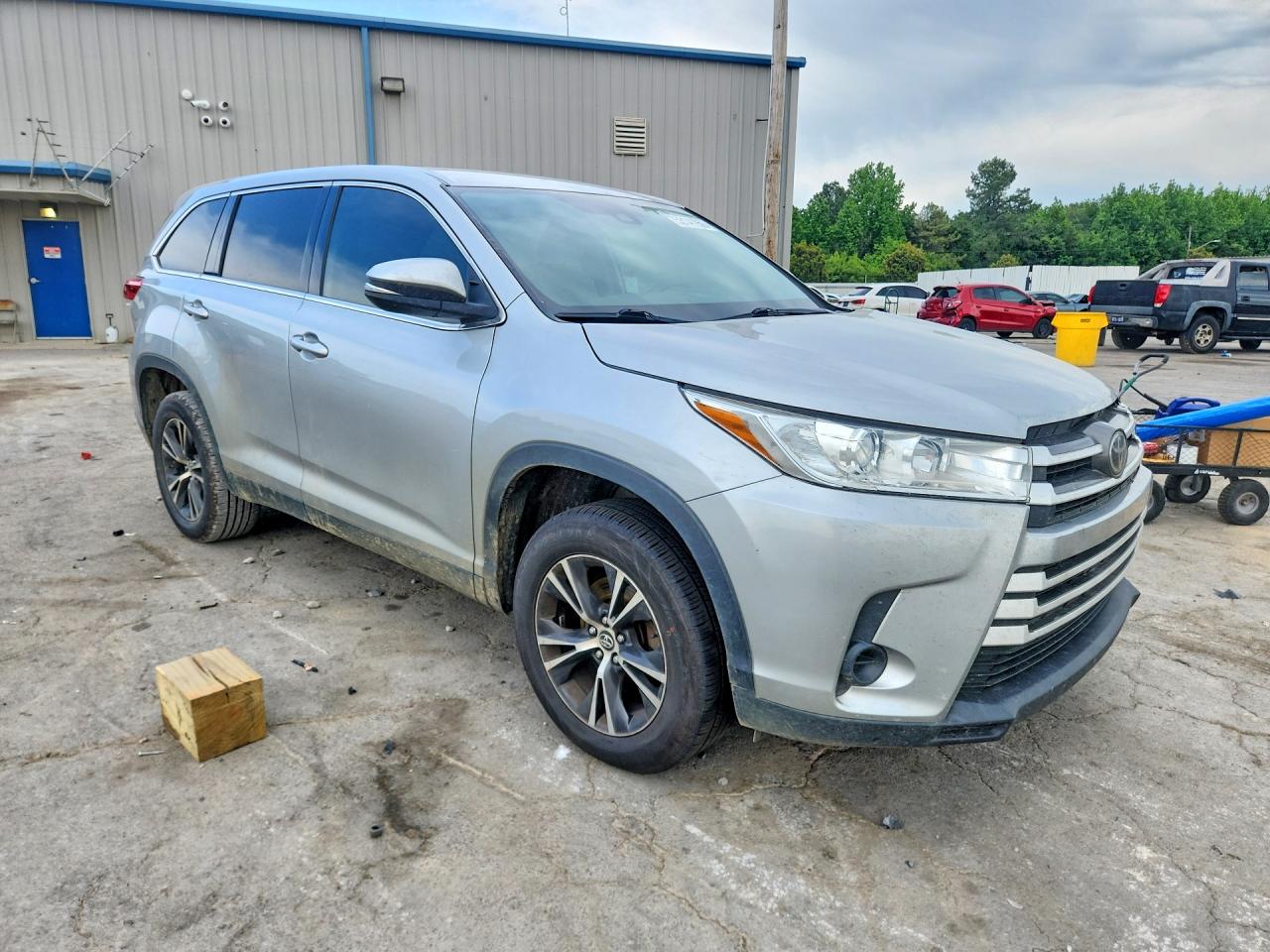 2019 TOYOTA HIGHLANDER LE photo 4
