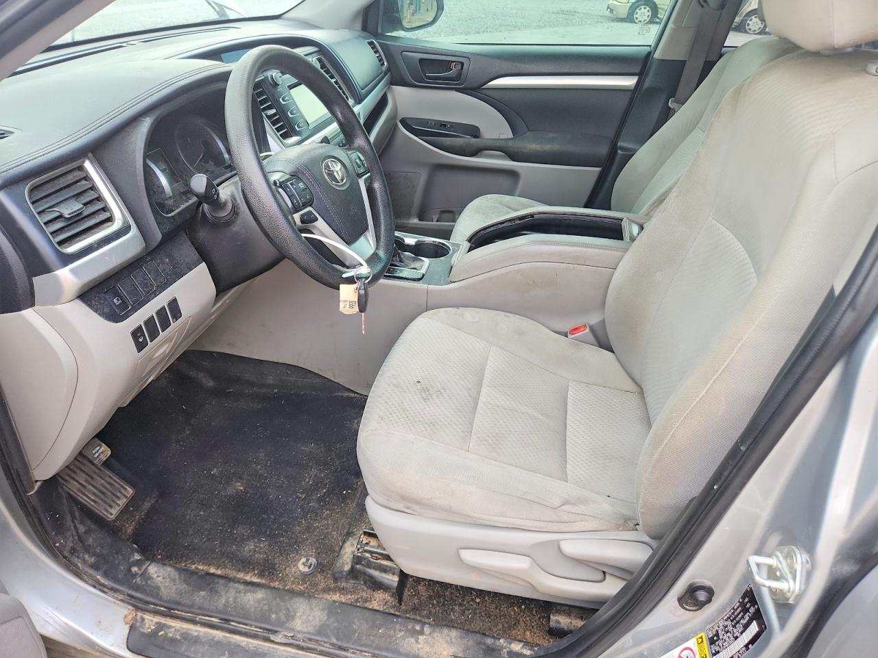 2019 TOYOTA HIGHLANDER LE photo 7