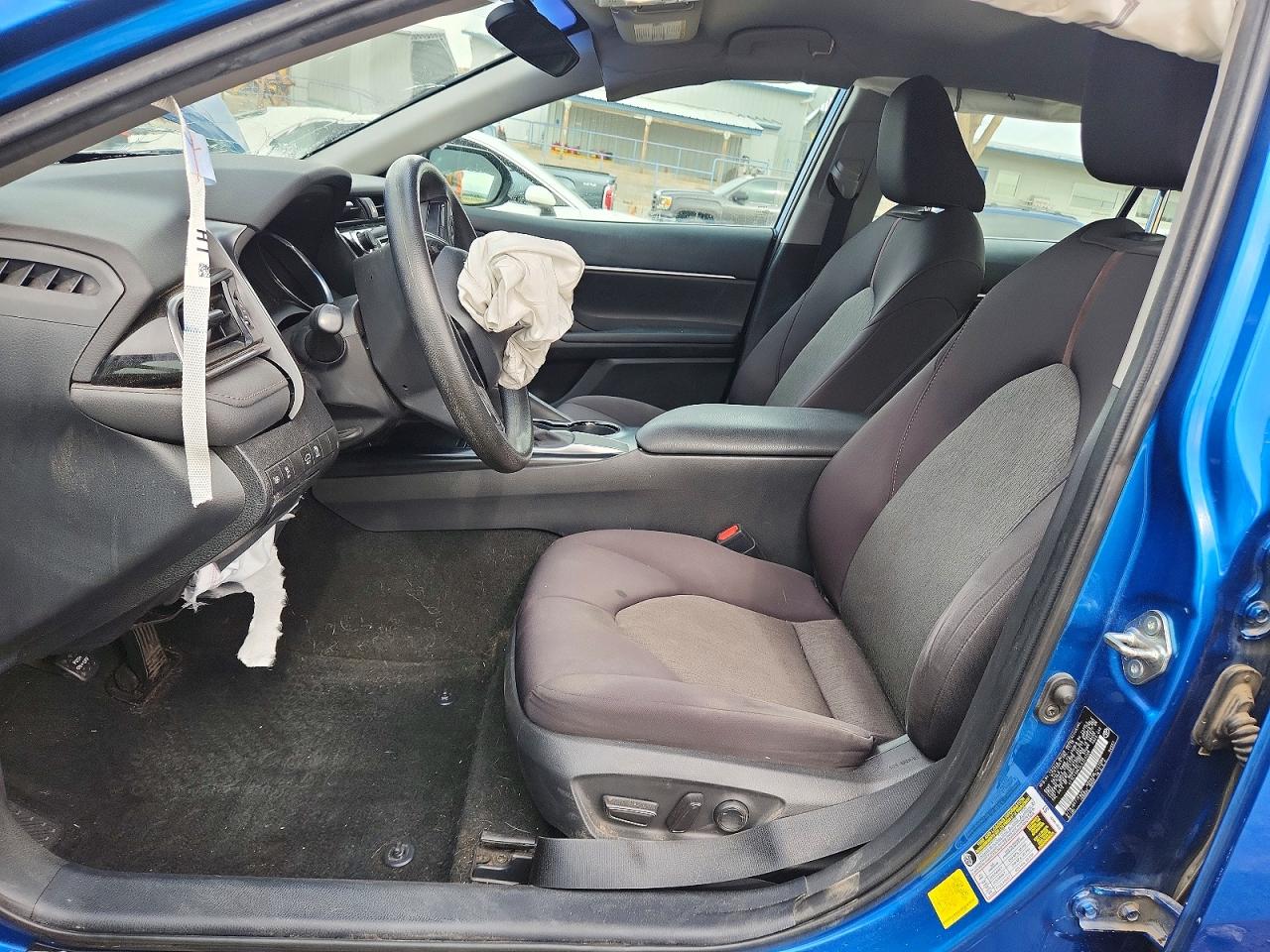 2020 TOYOTA CAMRY LE photo 19