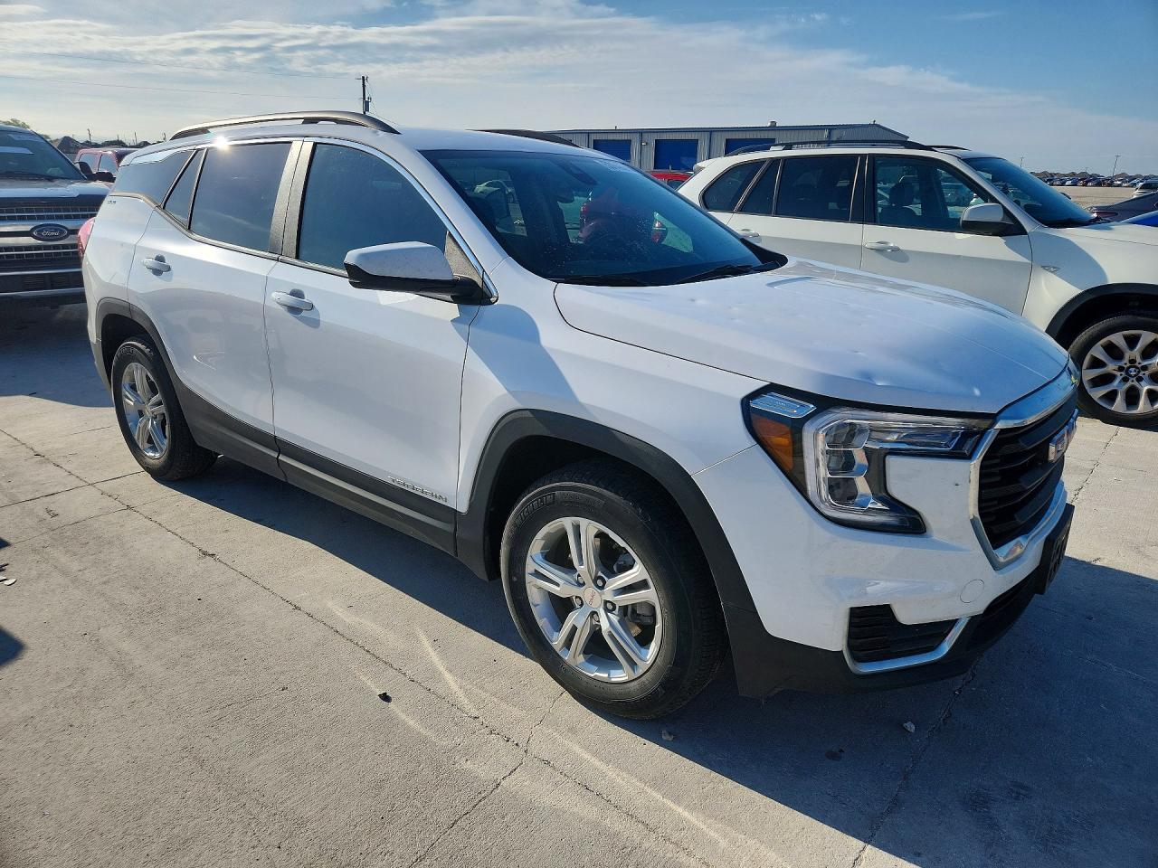2024 GMC TERRAIN SLE photo 7