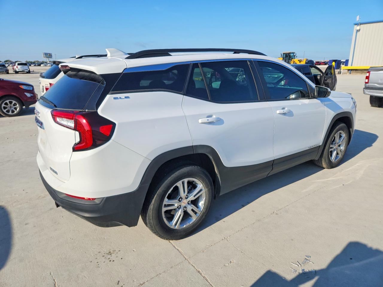 2024 GMC TERRAIN SLE photo 5