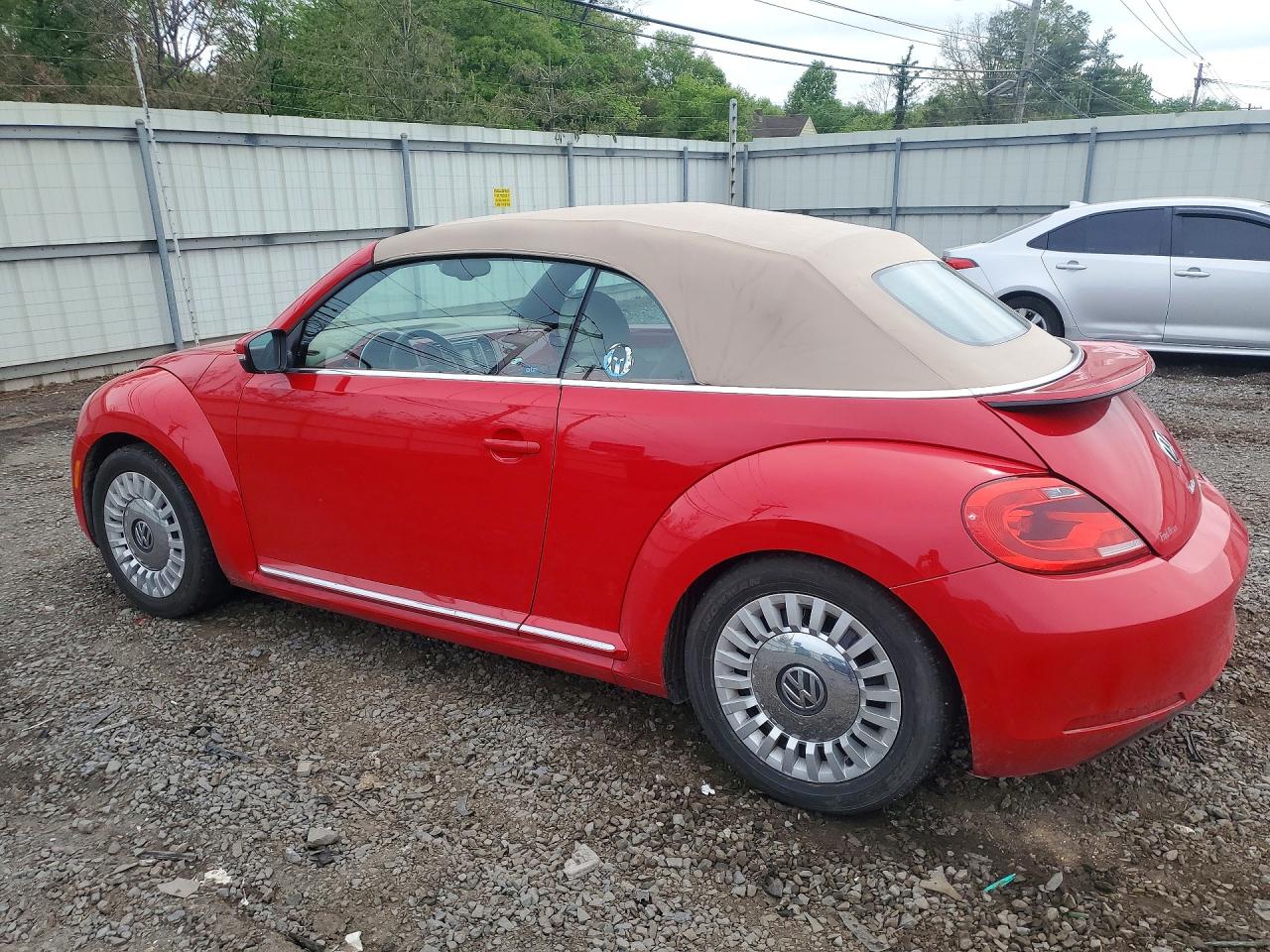 2016 VOLKSWAGEN BEETLE S photo 3