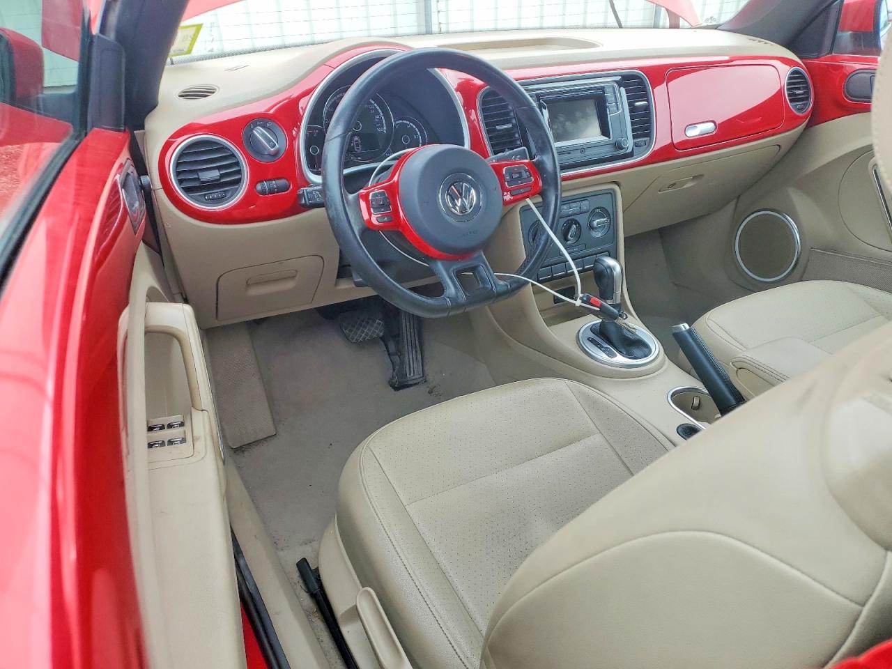 2016 VOLKSWAGEN BEETLE S photo 15