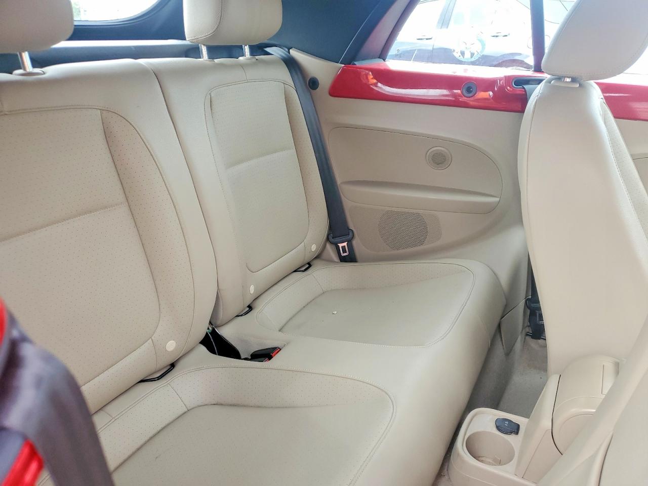2016 VOLKSWAGEN BEETLE S photo 19
