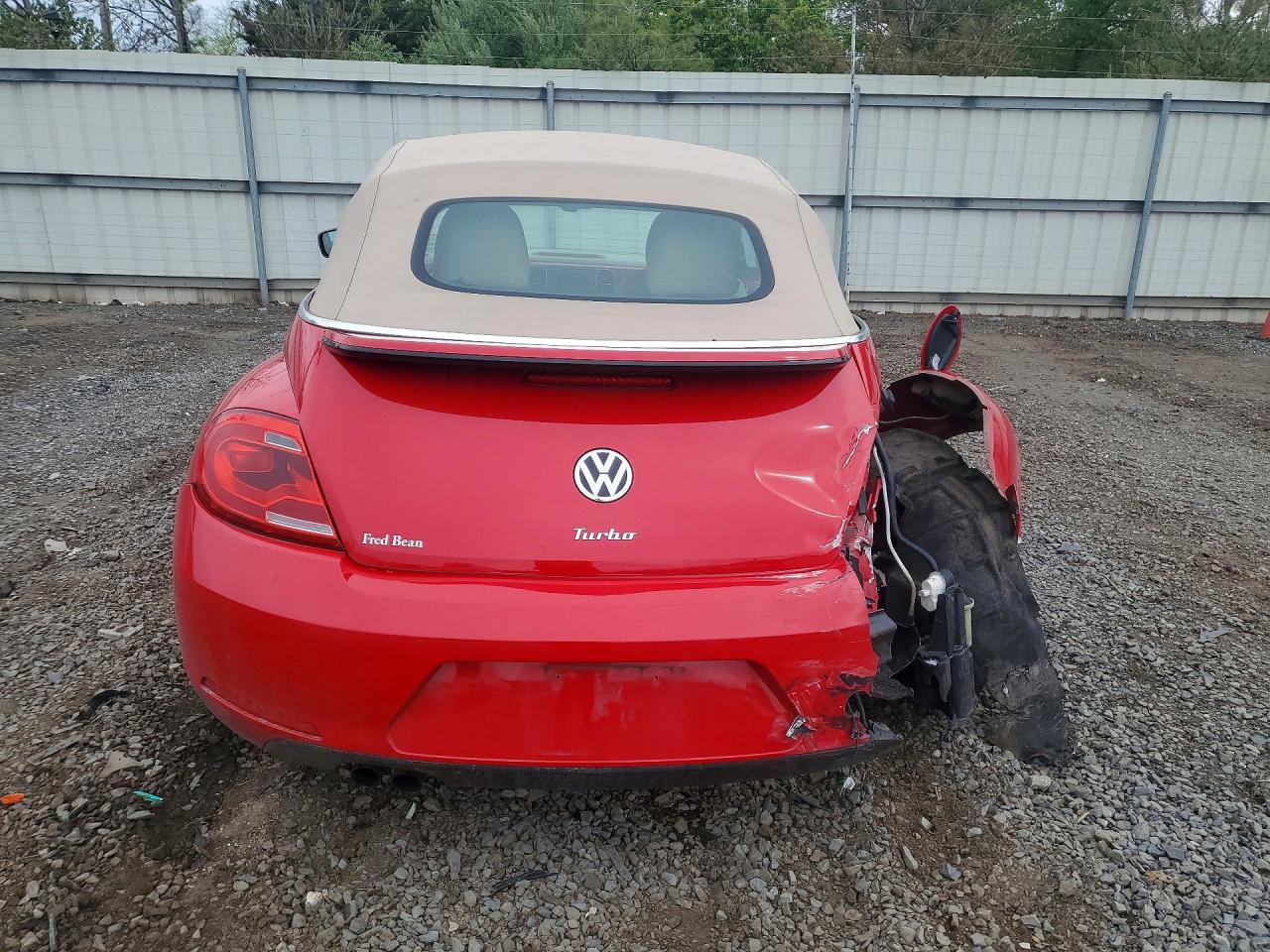 2016 VOLKSWAGEN BEETLE S photo 11