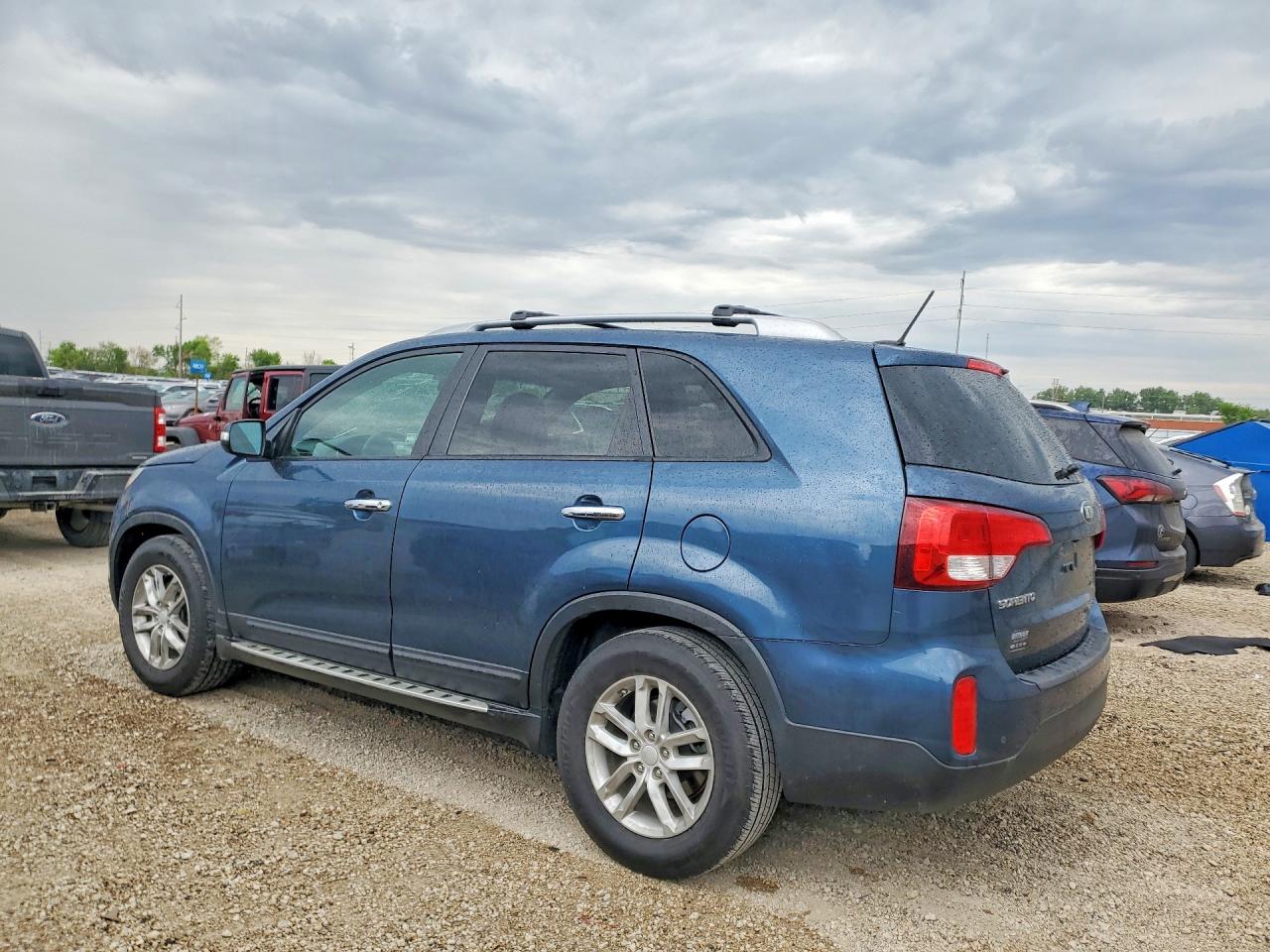 2015 KIA SORENTO LX photo 4