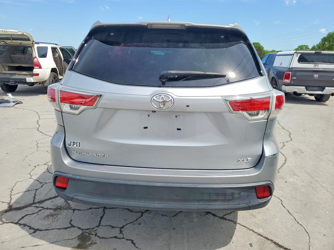 2014 TOYOTA HIGHLANDER XLE photo 16