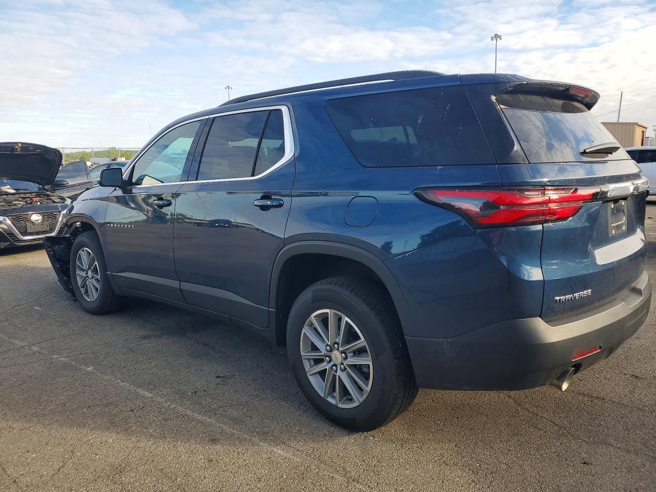 2023 CHEVROLET TRAVERSE LT photo 4