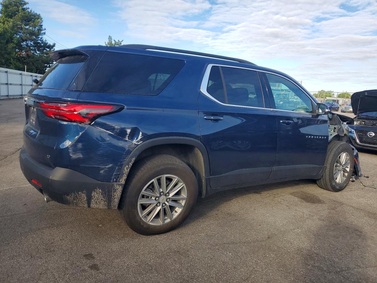 2023 CHEVROLET TRAVERSE LT photo 7
