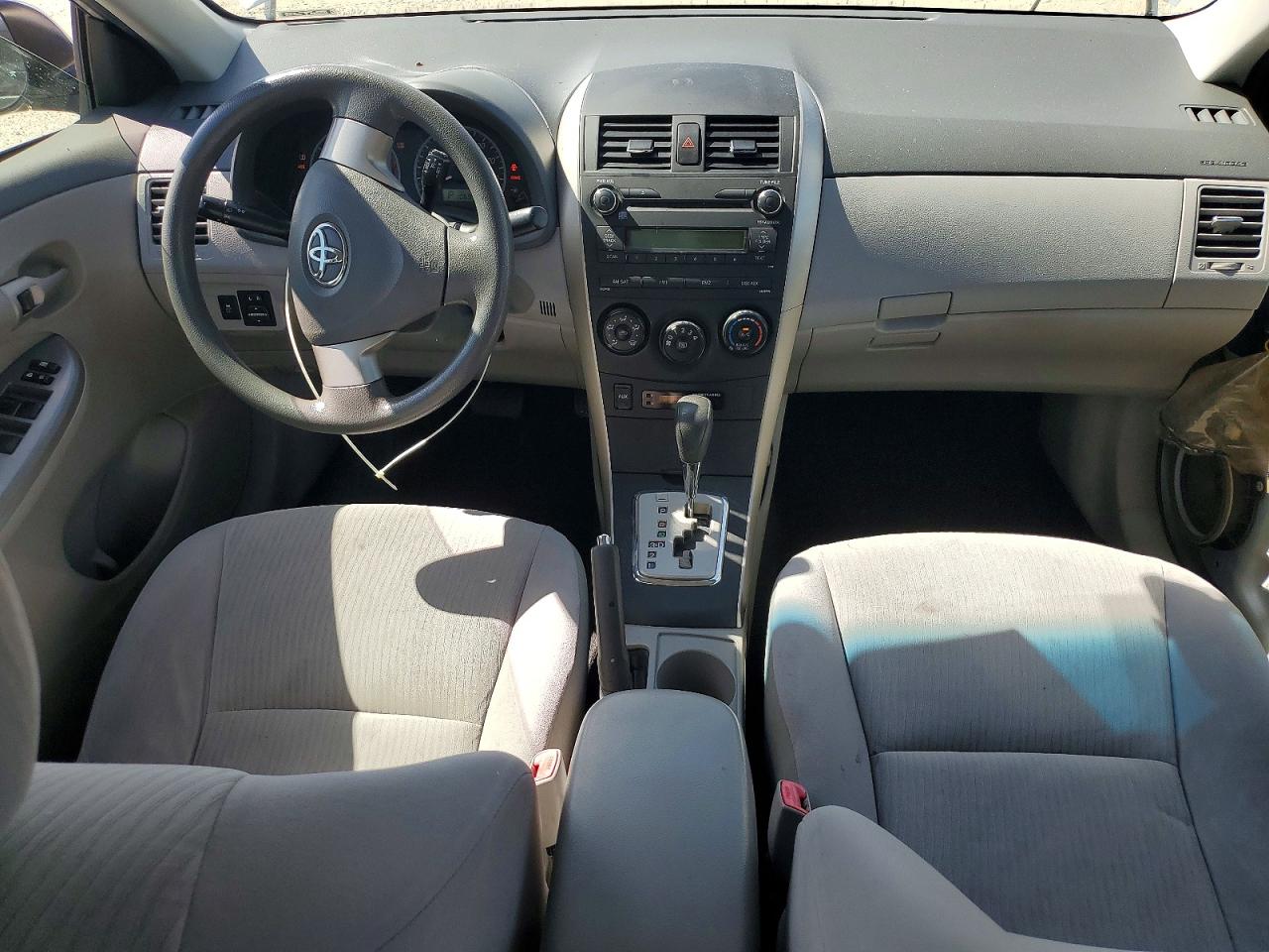 2010 TOYOTA COROLLA LE photo 15