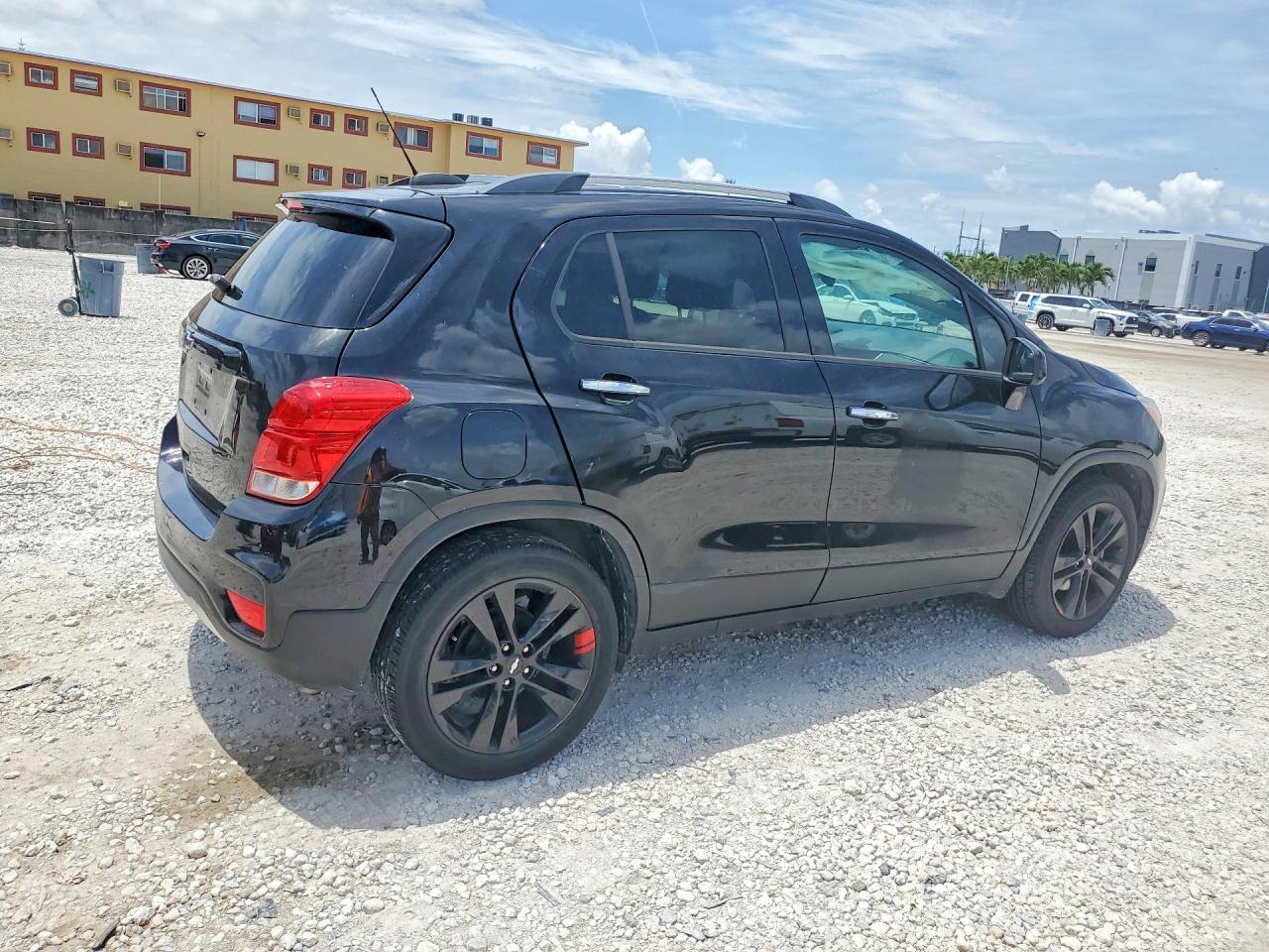 2020 CHEVROLET TRAX 1LT photo 3