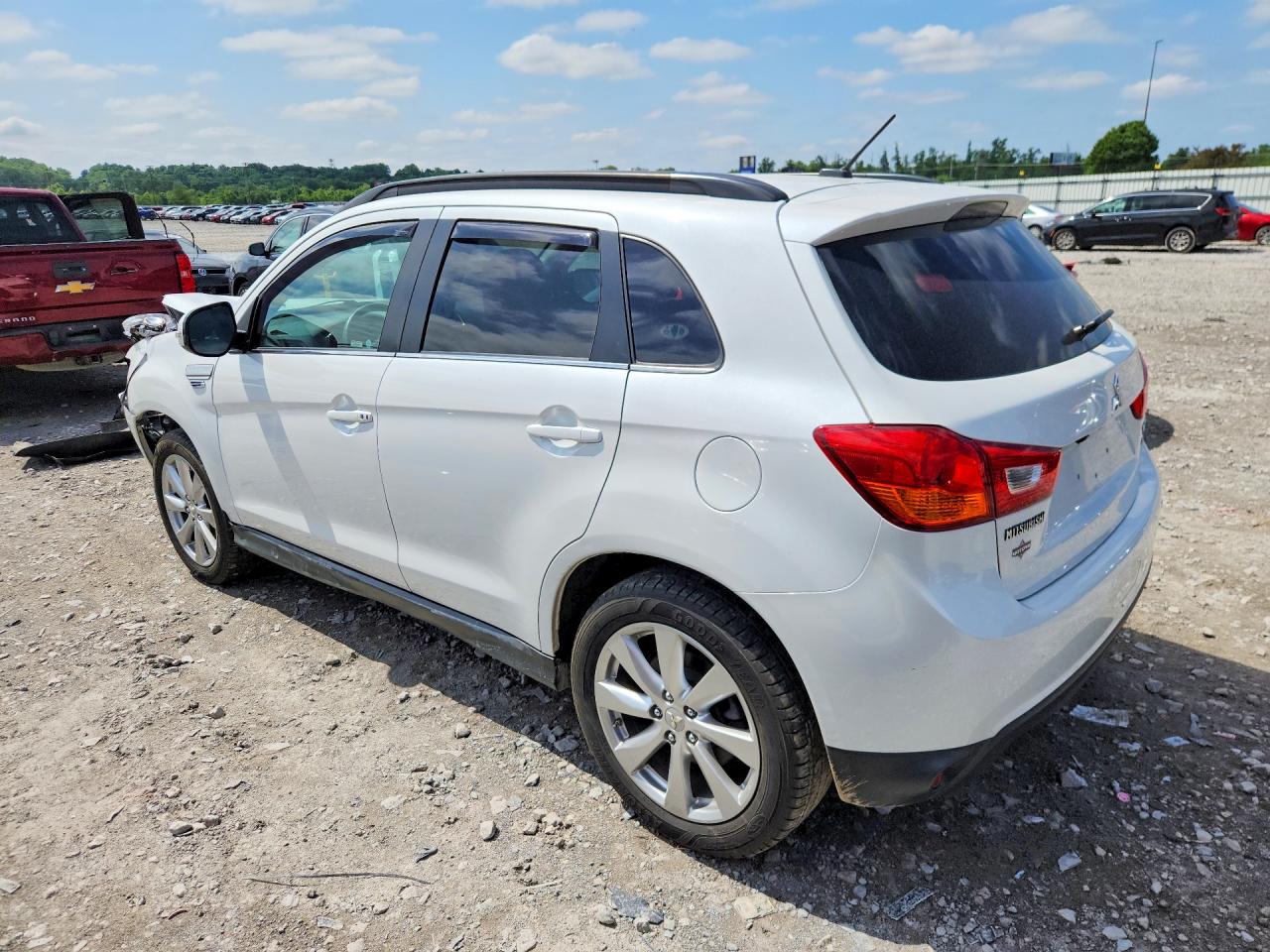 2015 MITSUBISHI OUTLANDER photo 2