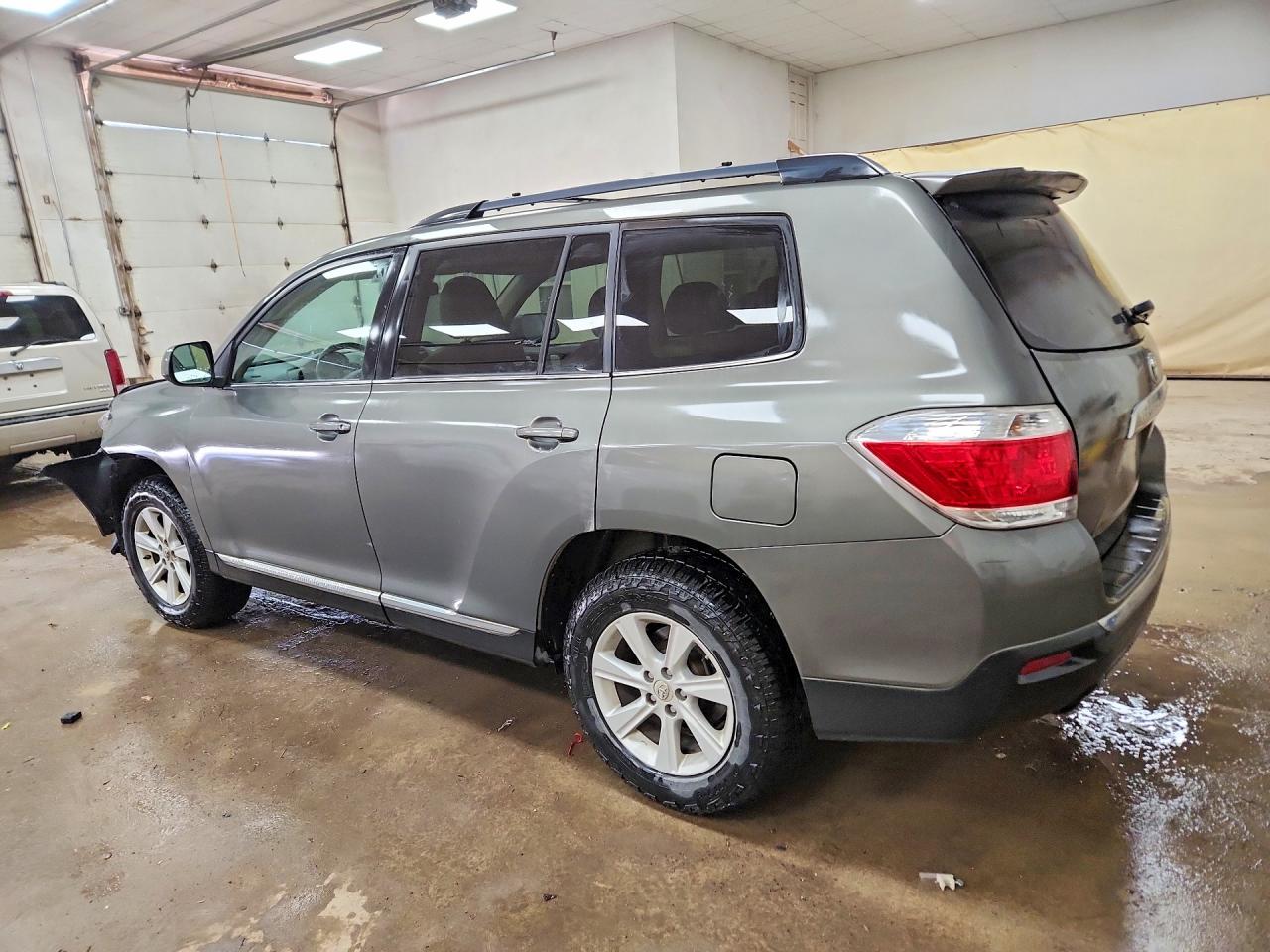 2011 TOYOTA HIGHLANDER BASE photo 4
