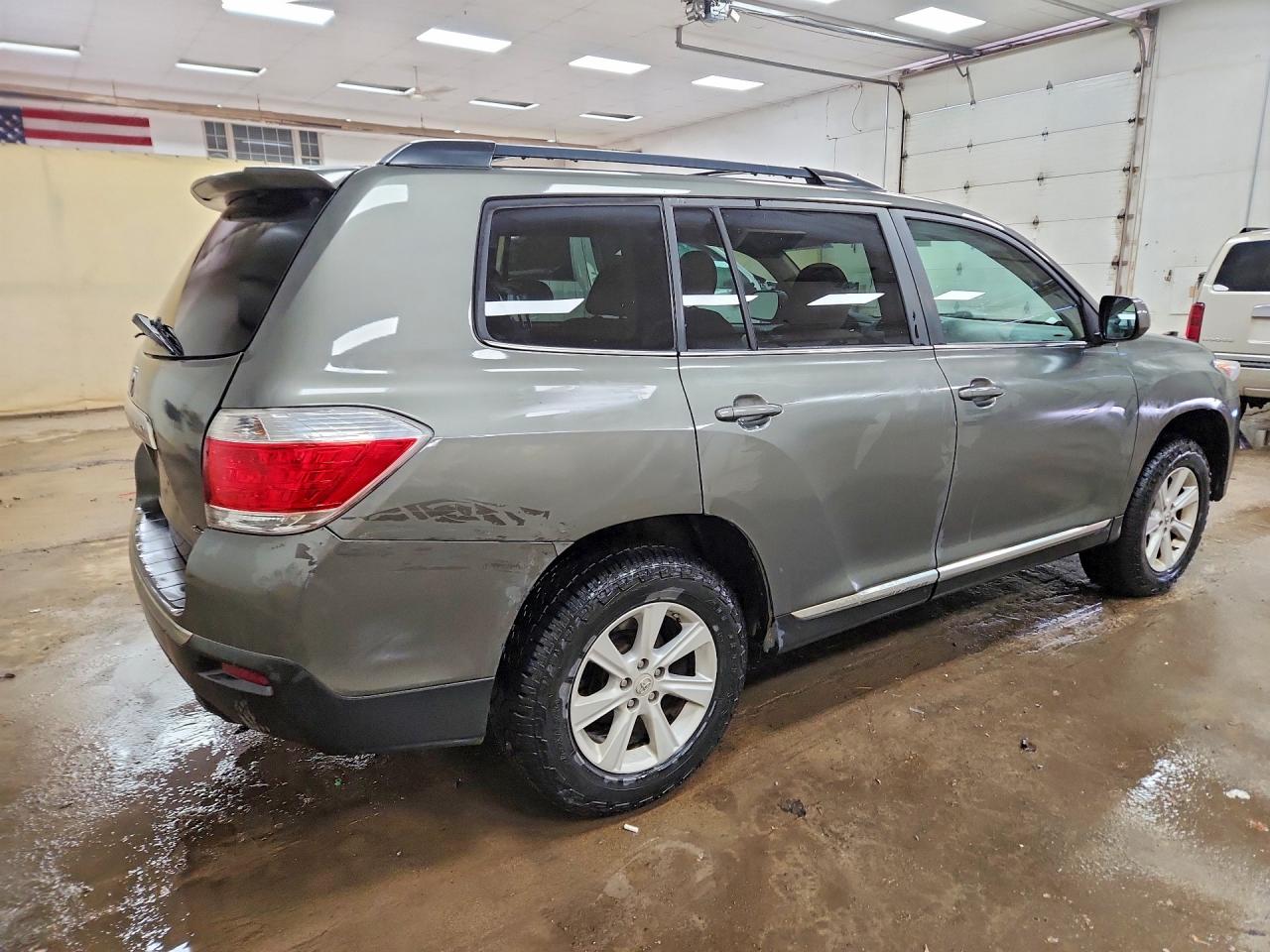 2011 TOYOTA HIGHLANDER BASE photo 7