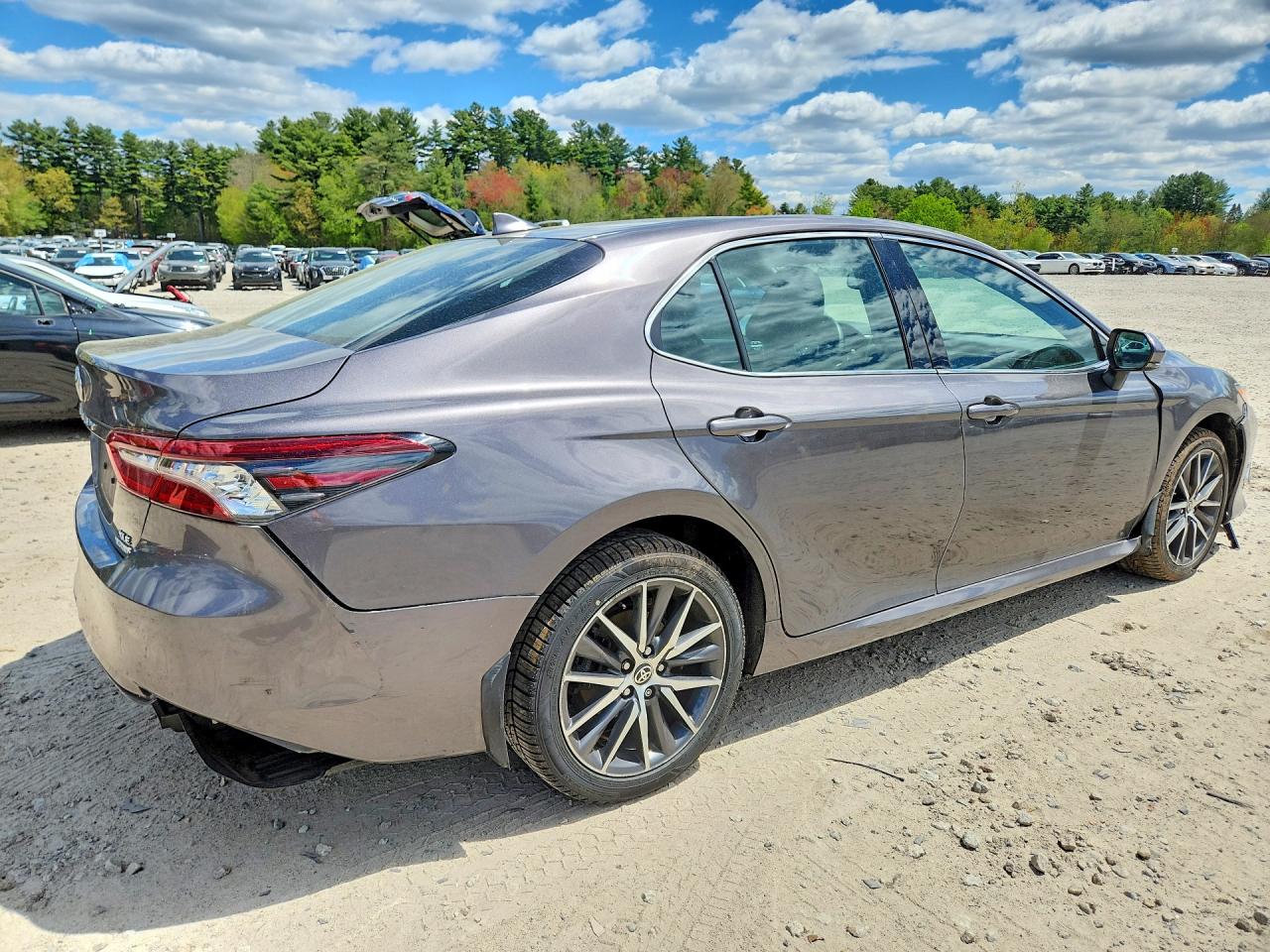 2023 TOYOTA CAMRY XLE photo 3