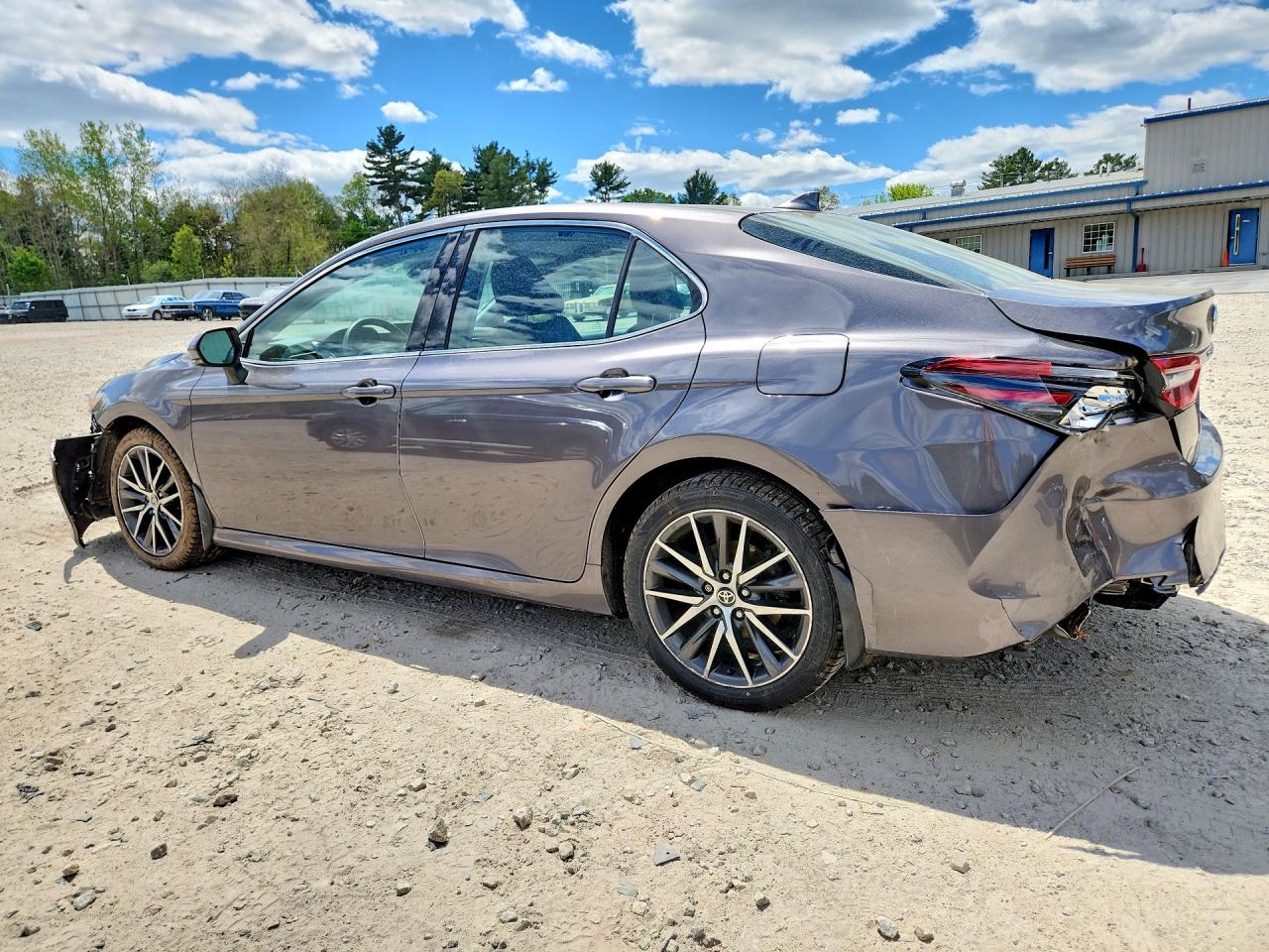 2023 TOYOTA CAMRY XLE photo 2