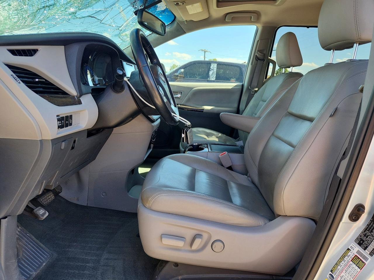 2015 TOYOTA SIENNA XLE 8-PASSENGER photo 13
