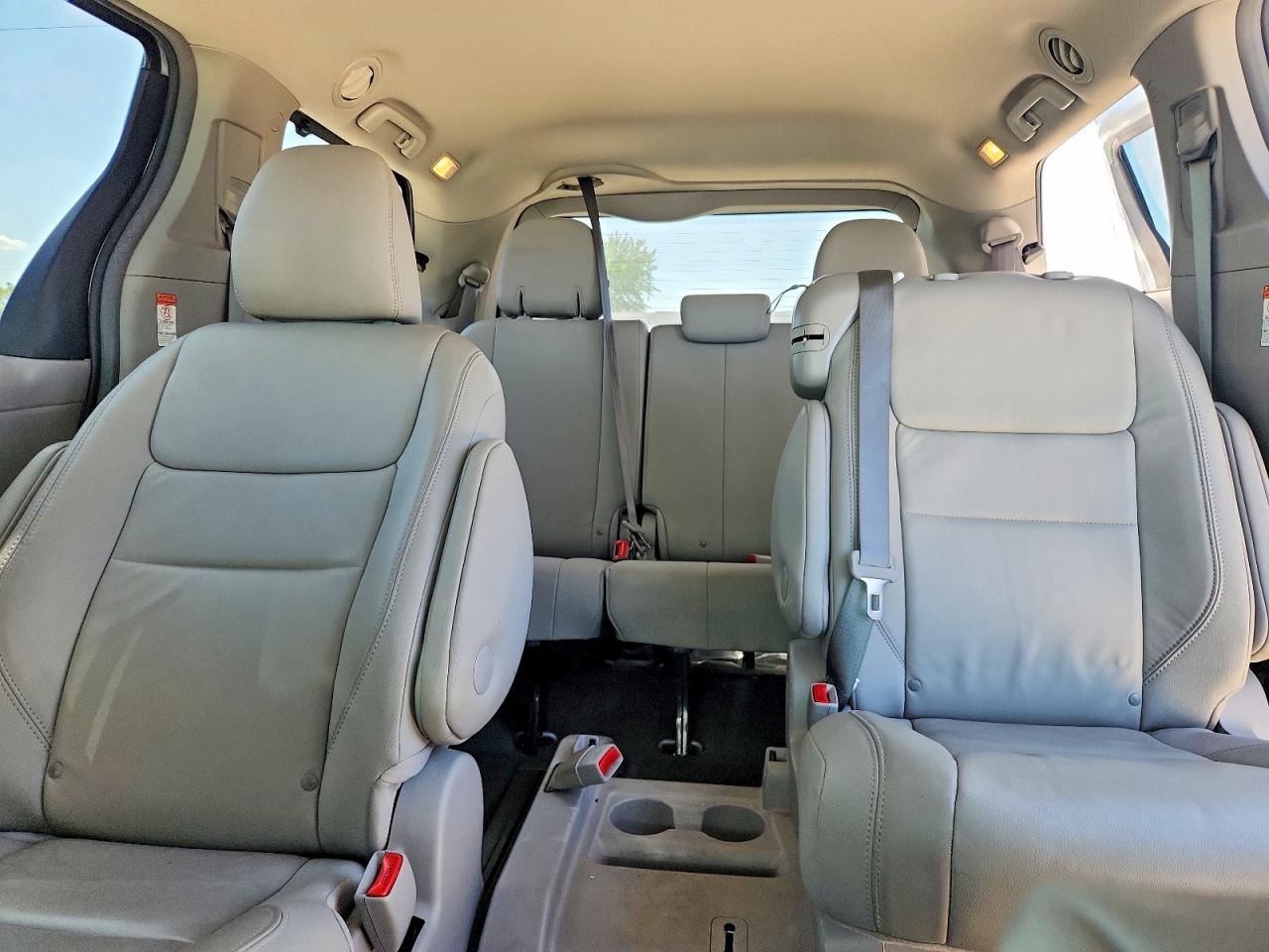 2015 TOYOTA SIENNA XLE 8-PASSENGER photo 19