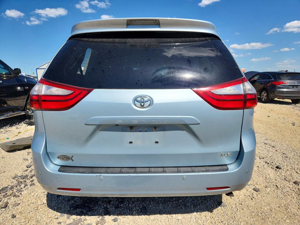 2015 TOYOTA SIENNA XLE 8-PASSENGER photo 11