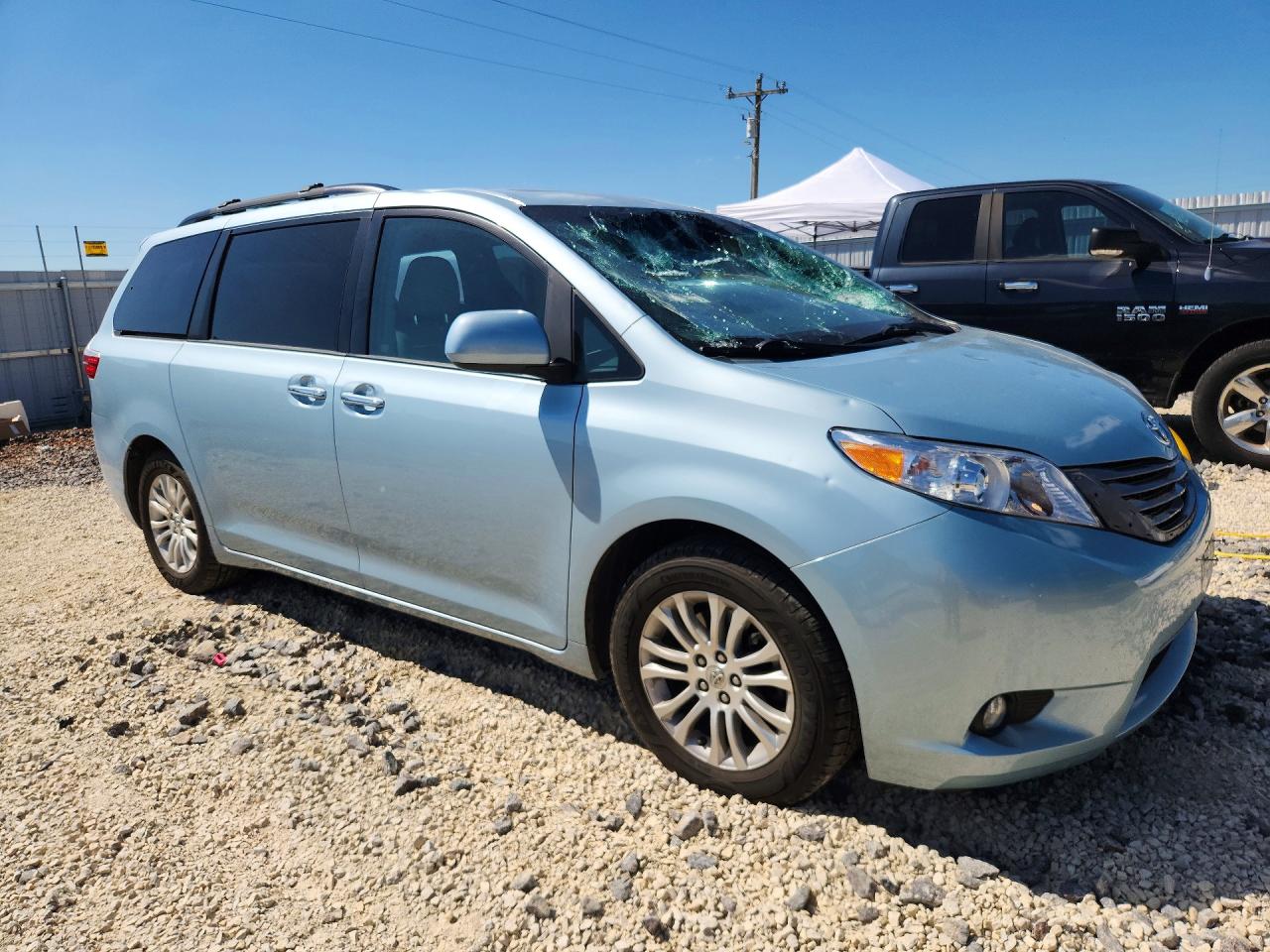 2015 TOYOTA SIENNA XLE 8-PASSENGER photo 7