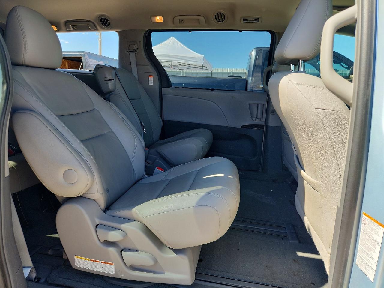 2015 TOYOTA SIENNA XLE 8-PASSENGER photo 21
