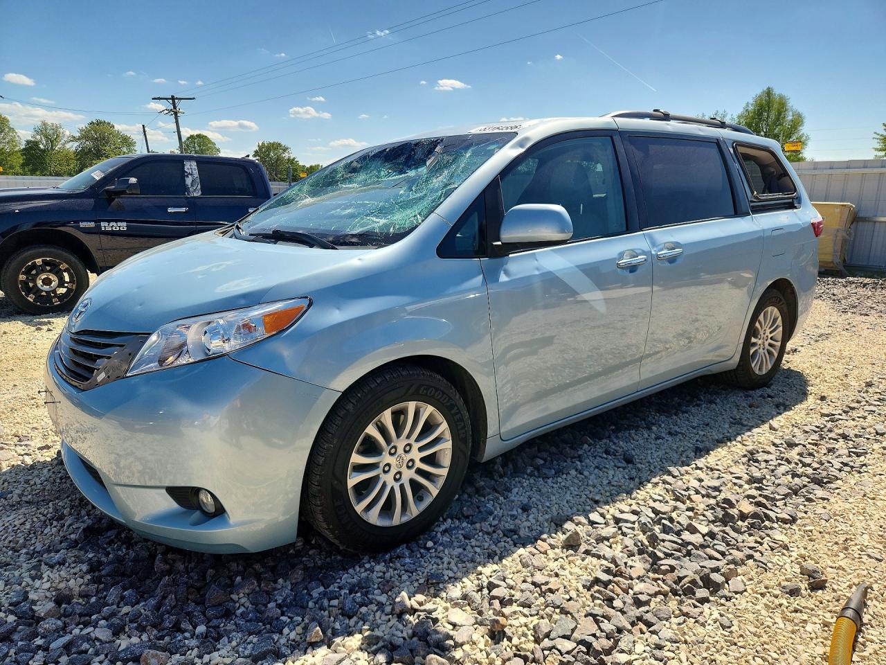 2015 TOYOTA SIENNA