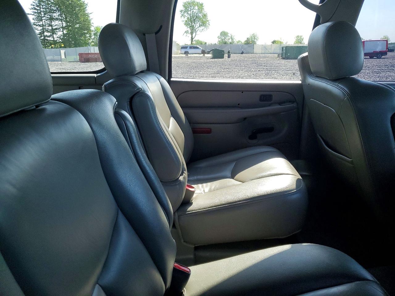 2005 CHEVROLET SUBURBAN K1500 photo 28