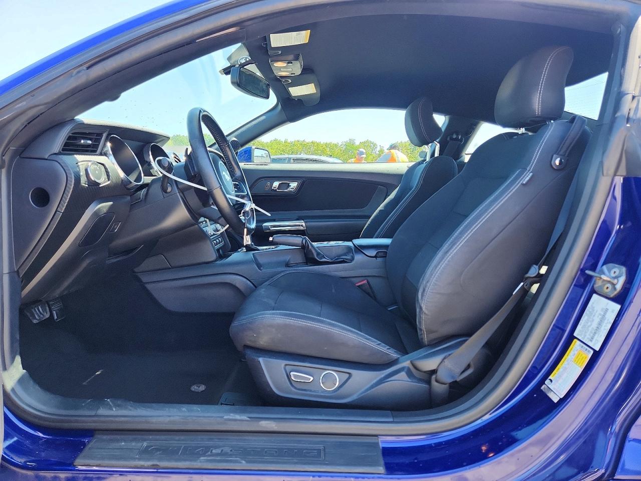2015 FORD MUSTANG photo 19
