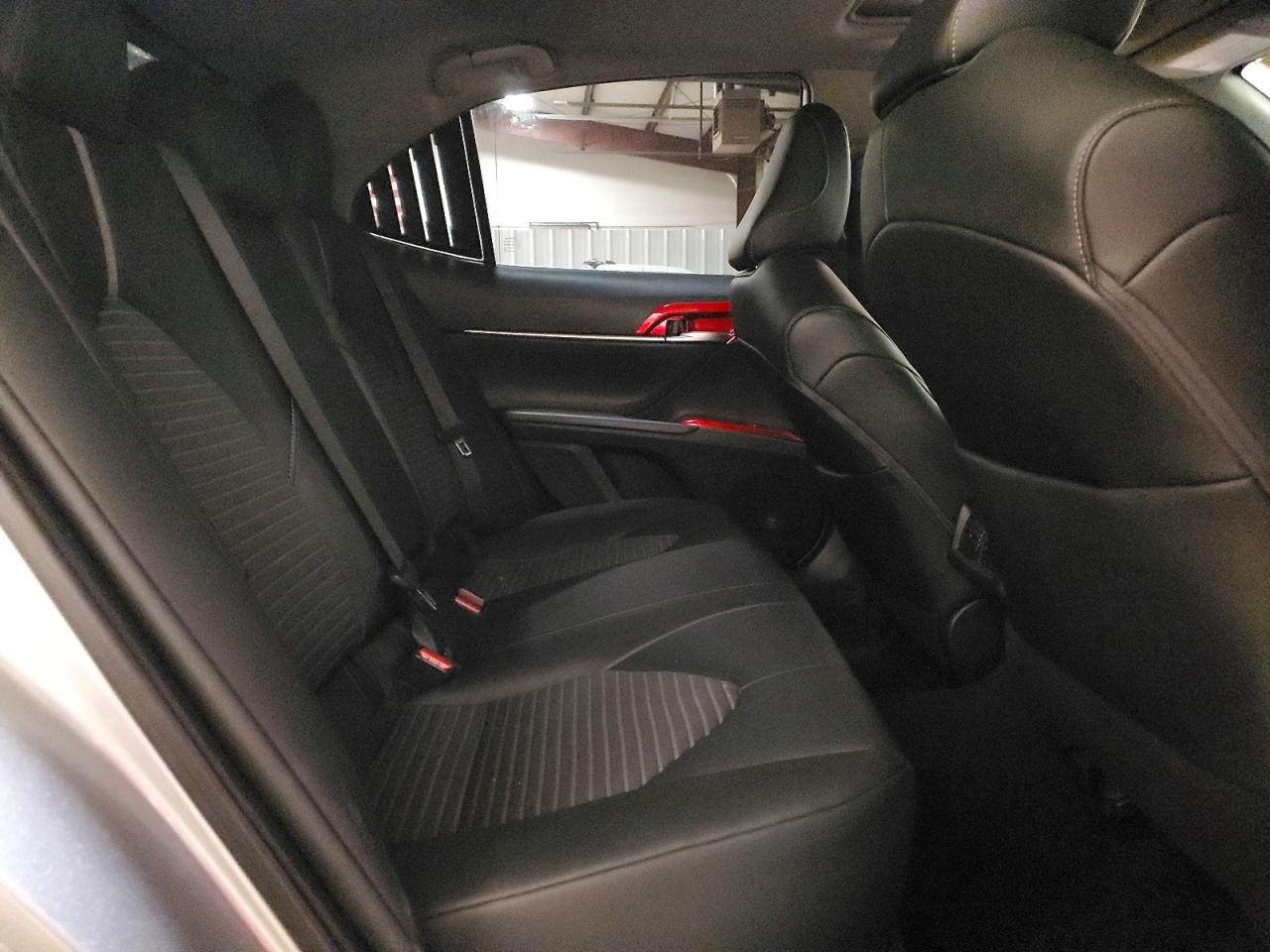 2020 TOYOTA CAMRY SE photo 28