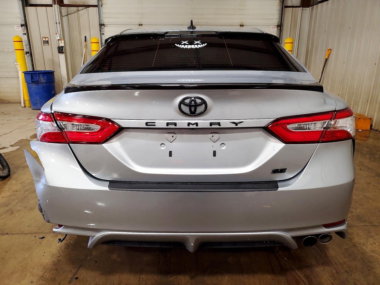 2020 TOYOTA CAMRY SE photo 16