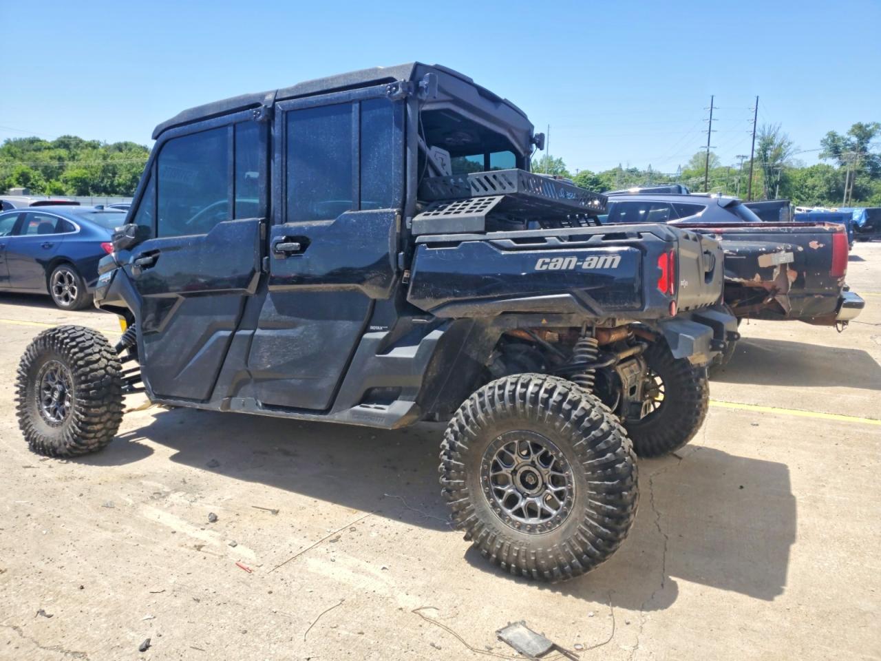 2024 CAN-AM DEFENDER UTILITY VEHICLE photo 3