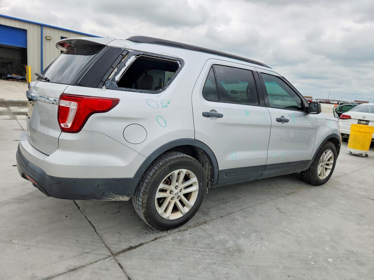 2017 FORD EXPLORER photo 5