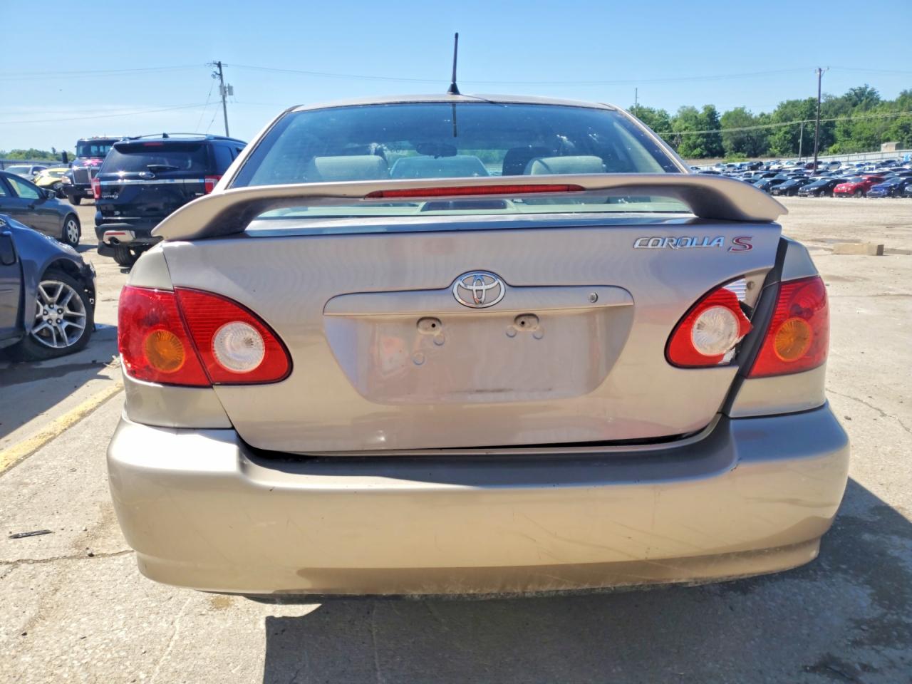 2004 TOYOTA COROLLA LE photo 11