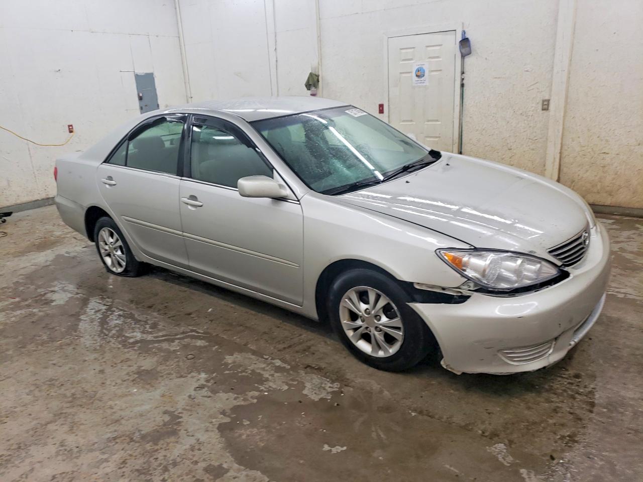 2005 TOYOTA CAMRY LE V6 photo 4