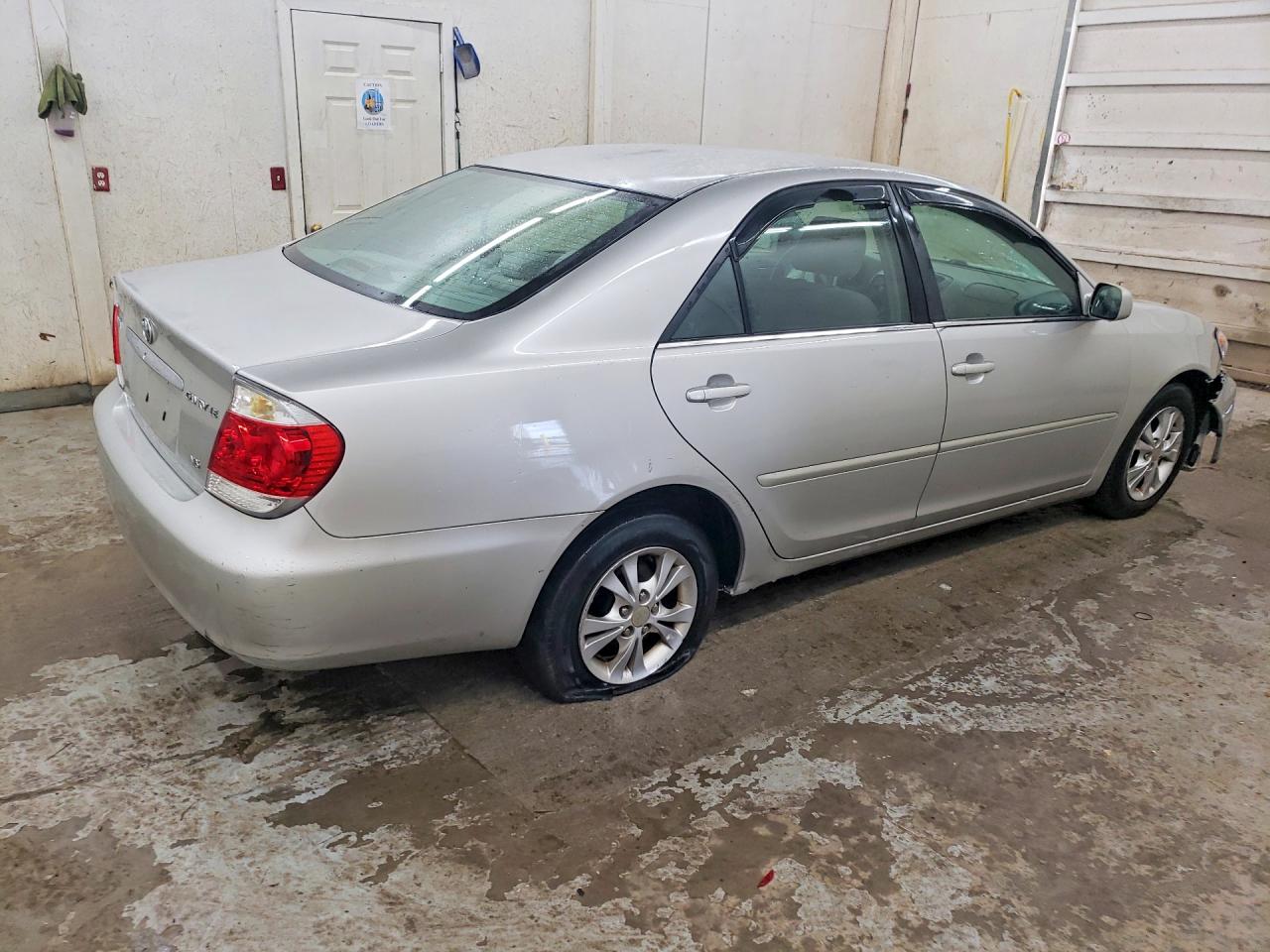 2005 TOYOTA CAMRY LE V6 photo 3
