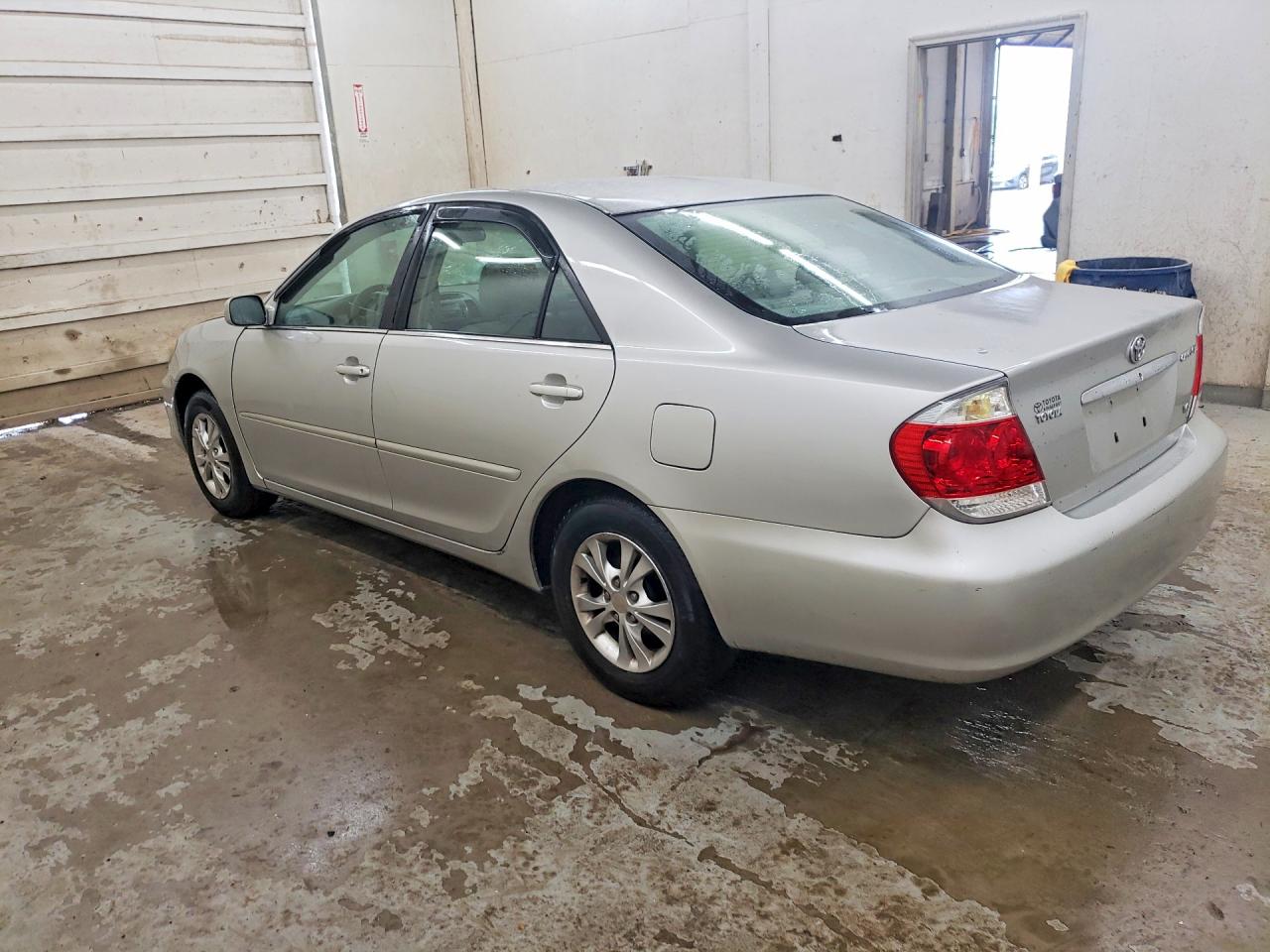 2005 TOYOTA CAMRY LE V6 photo 2