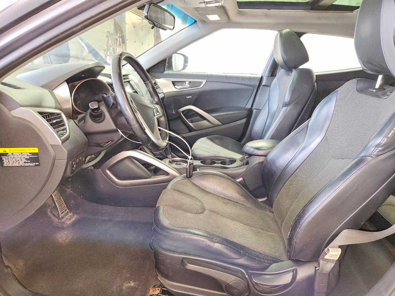 2012 HYUNDAI VELOSTER BASE photo 13