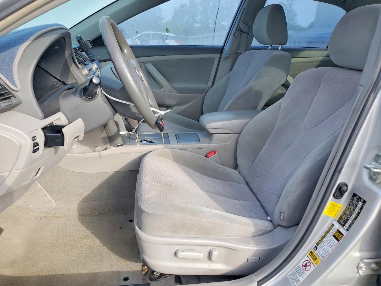 2011 TOYOTA CAMRY LE photo 13