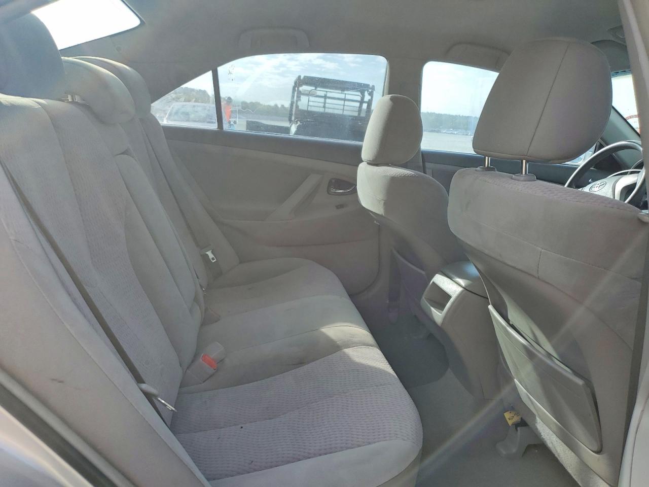 2011 TOYOTA CAMRY LE photo 19