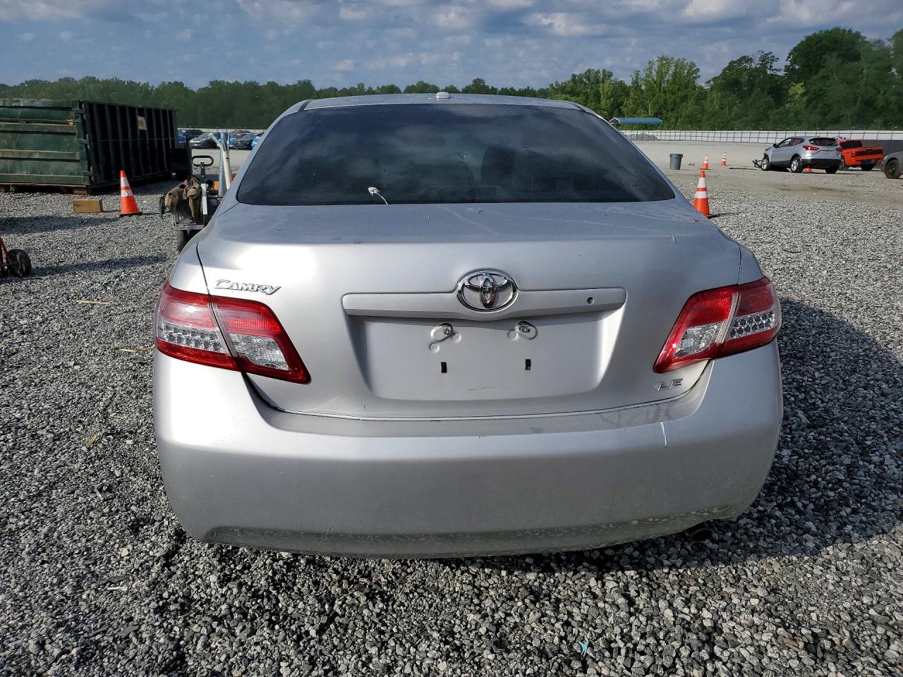 2011 TOYOTA CAMRY LE photo 11