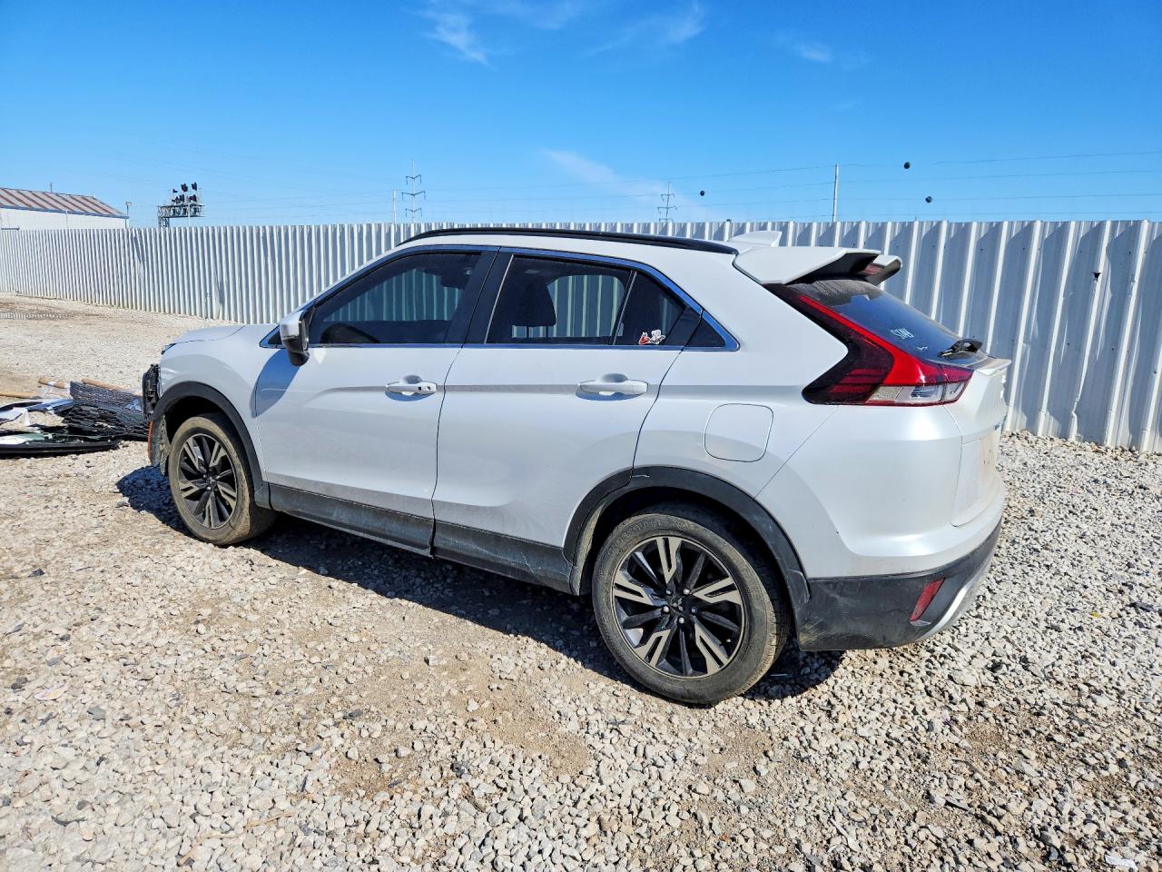 2023 MITSUBISHI ECLIPSE CROSS SE photo 3