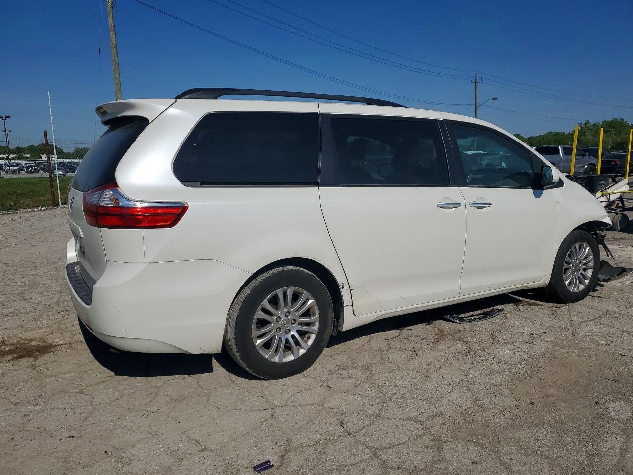 2015 TOYOTA SIENNA XLE 8-PASSENGER photo 5
